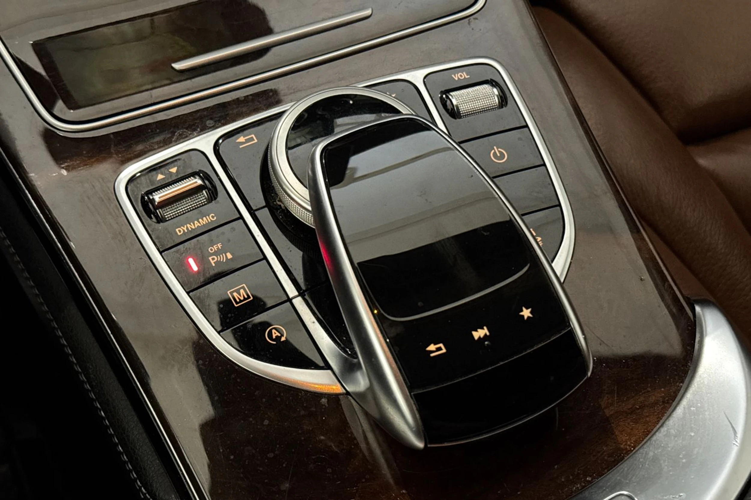 harmaa Mercedes-Benz GLC 2016 kuva 30.