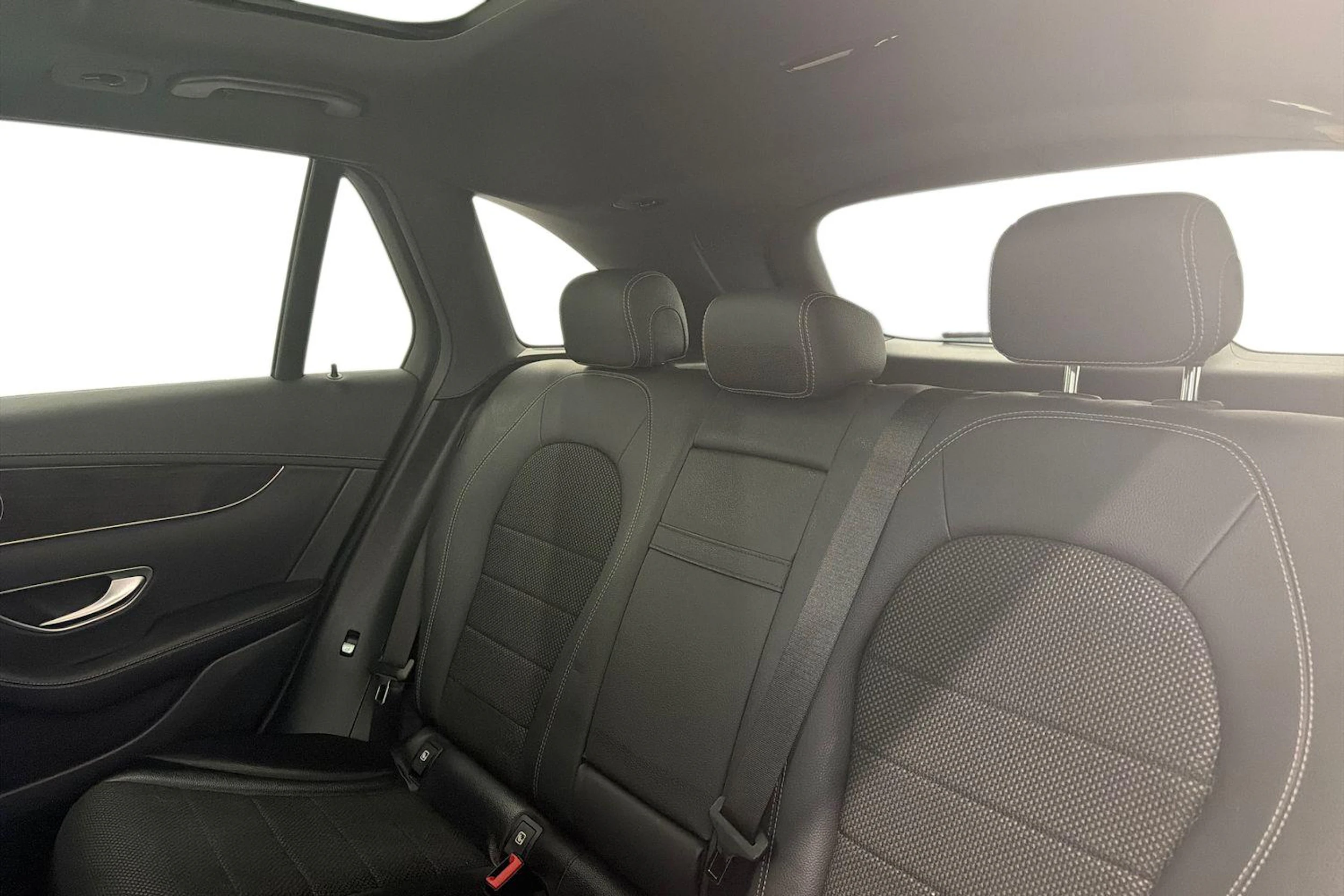 musta Mercedes-Benz GLC 2017 kuva 8.
