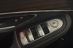 musta Mercedes-Benz GLC 2017 kuva 18.