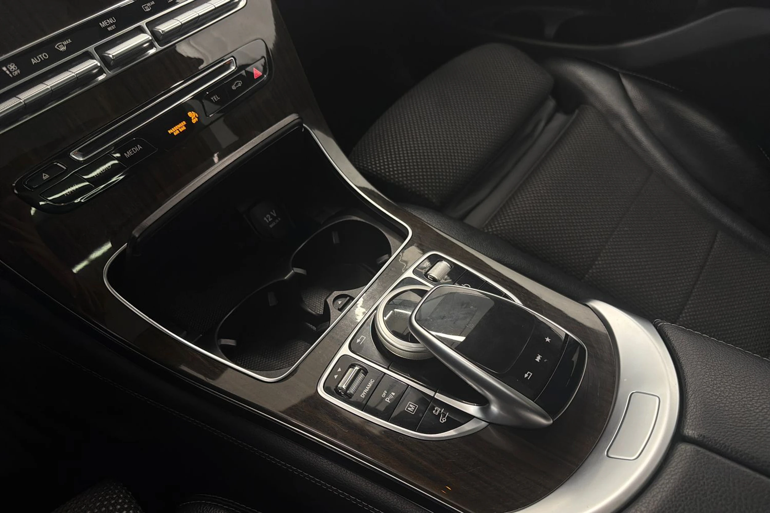 musta Mercedes-Benz GLC 2017 kuva 24.