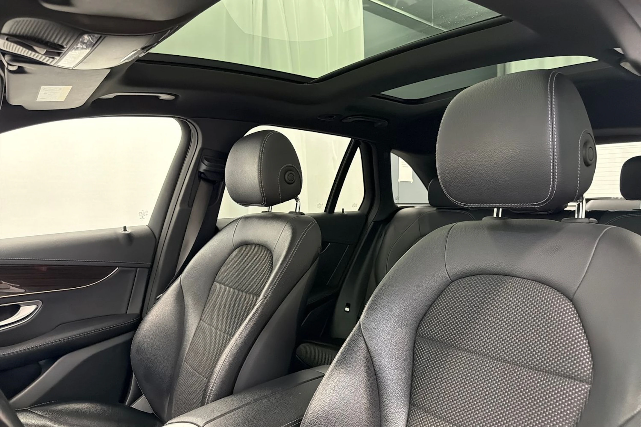 musta Mercedes-Benz GLC 2017 kuva 30.