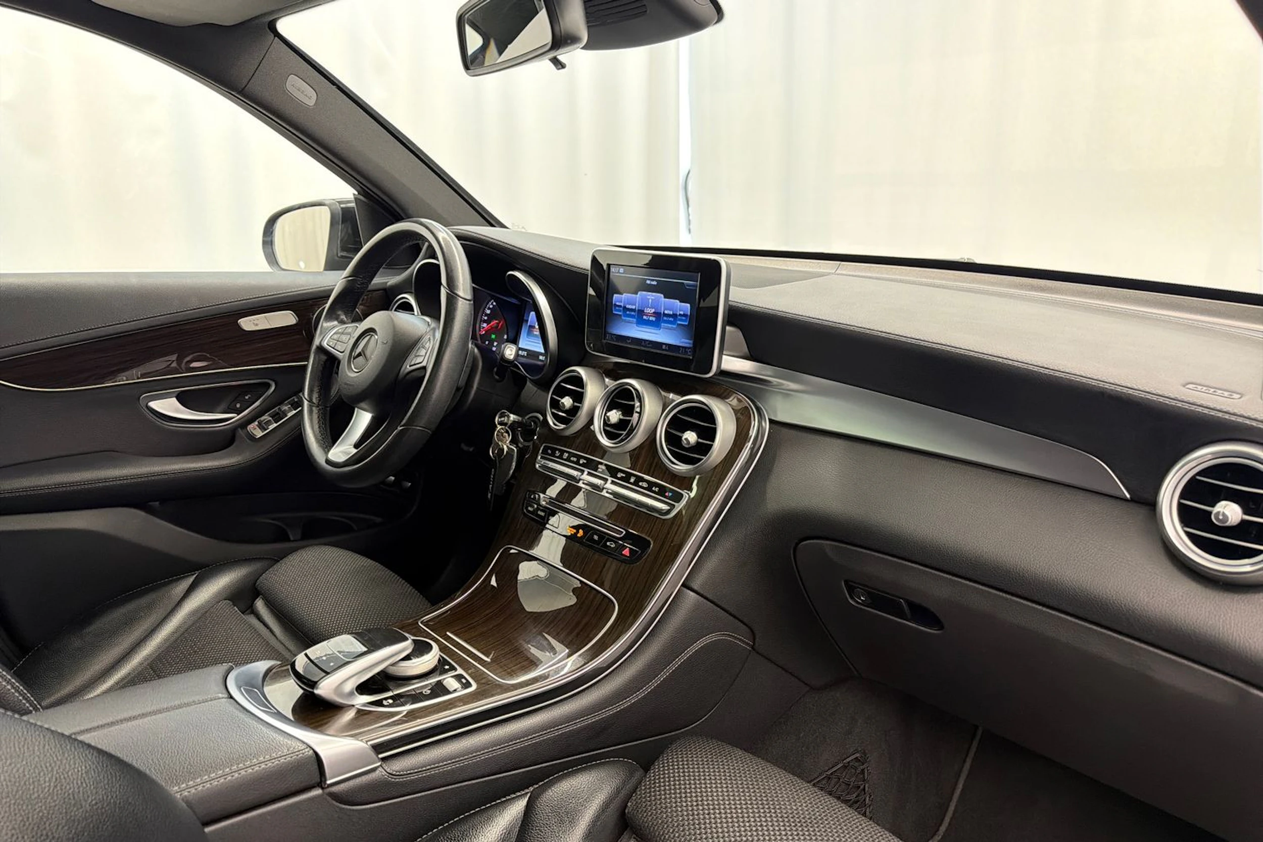 musta Mercedes-Benz GLC 2017 kuva 33.