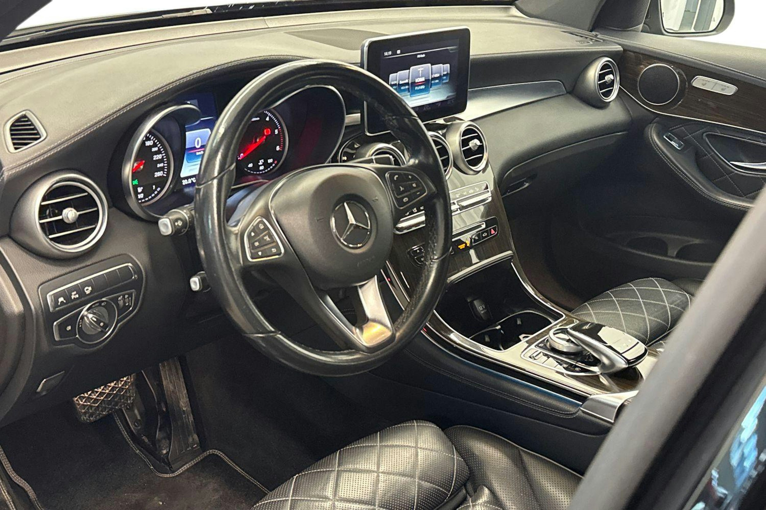 Musta Mercedes-Benz GLC 2017 kuva 7.