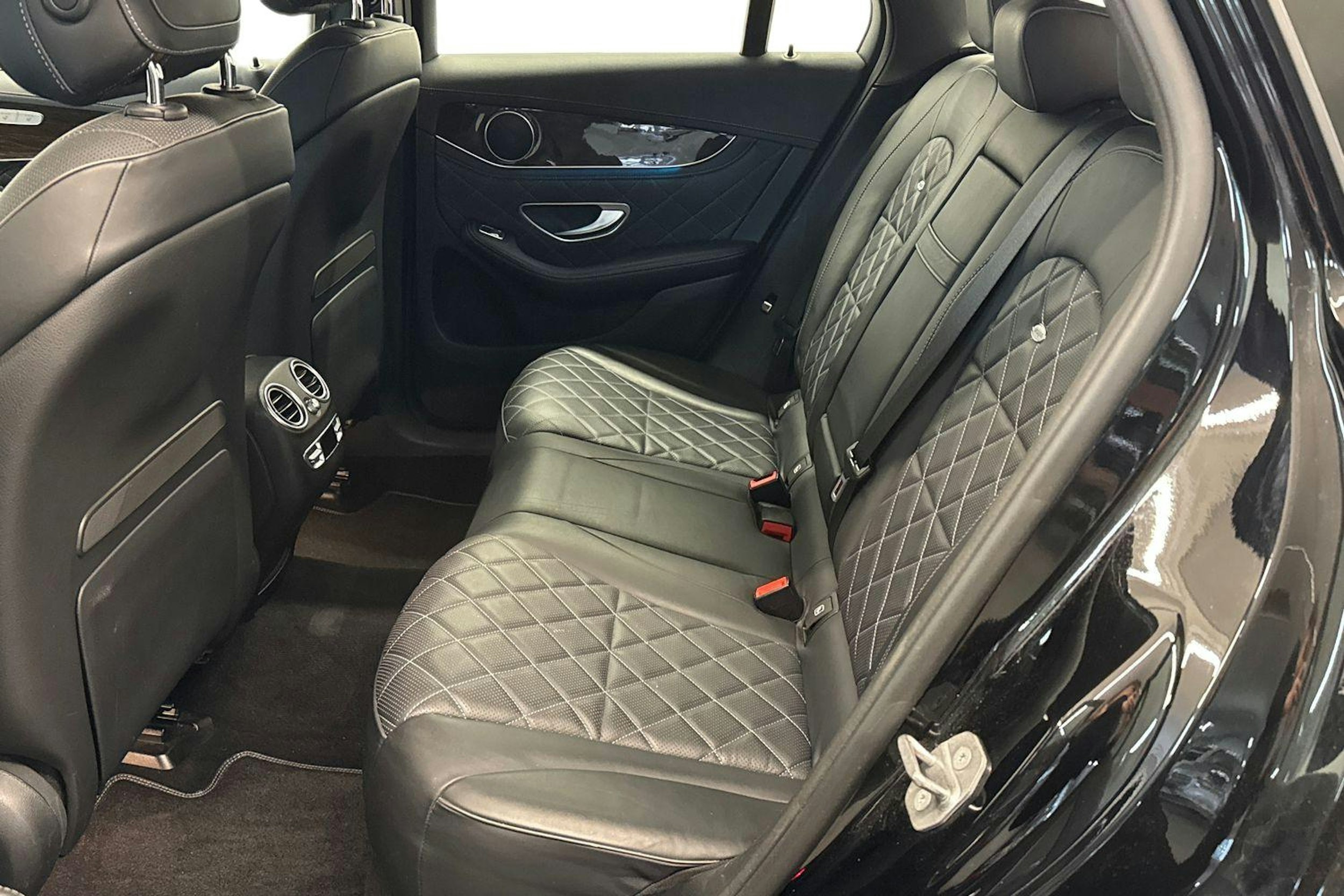 Musta Mercedes-Benz GLC 2017 kuva 10.