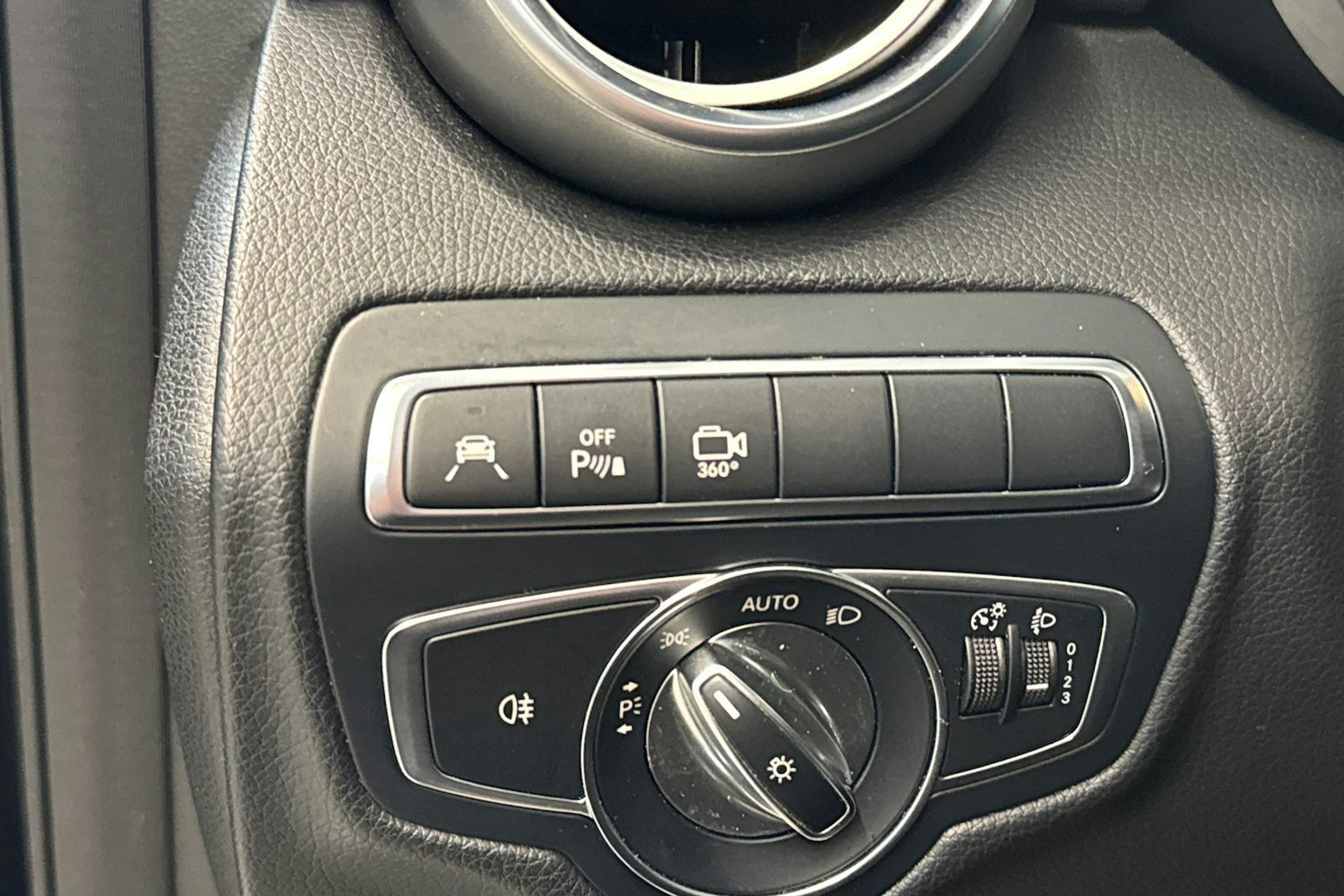 Musta Mercedes-Benz GLC 2017 kuva 20.