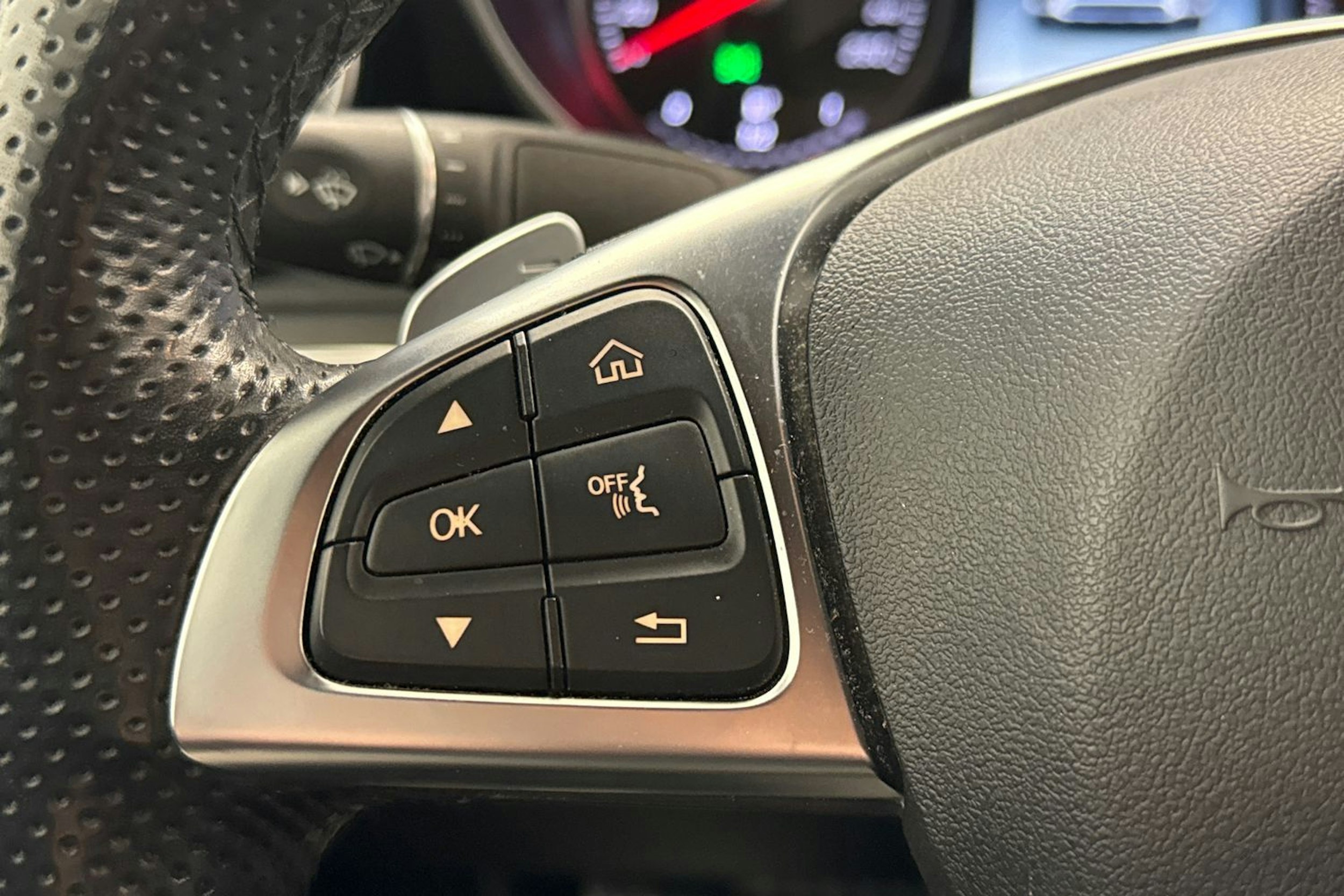 Harmaa Mercedes-Benz GLC 2017 kuva 18.