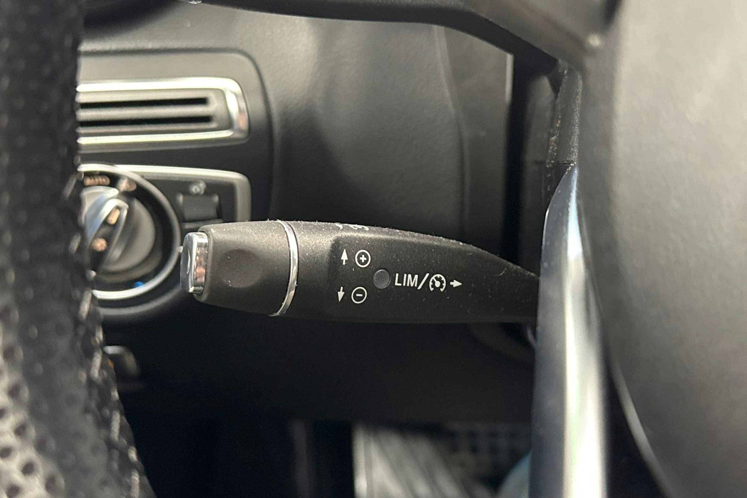 Harmaa Mercedes-Benz GLC 2017 kuva 19.