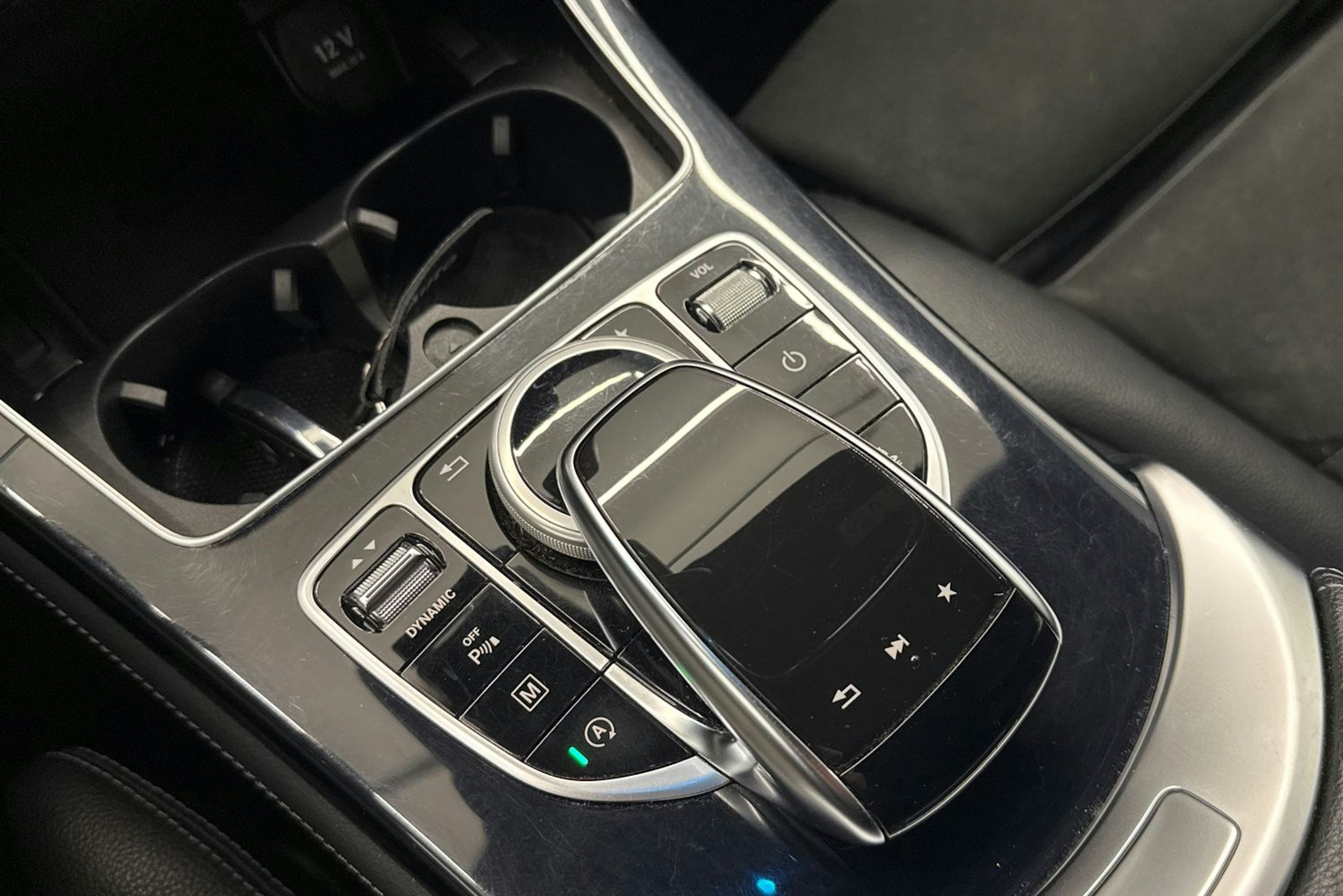 Harmaa Mercedes-Benz GLC 2017 kuva 22.