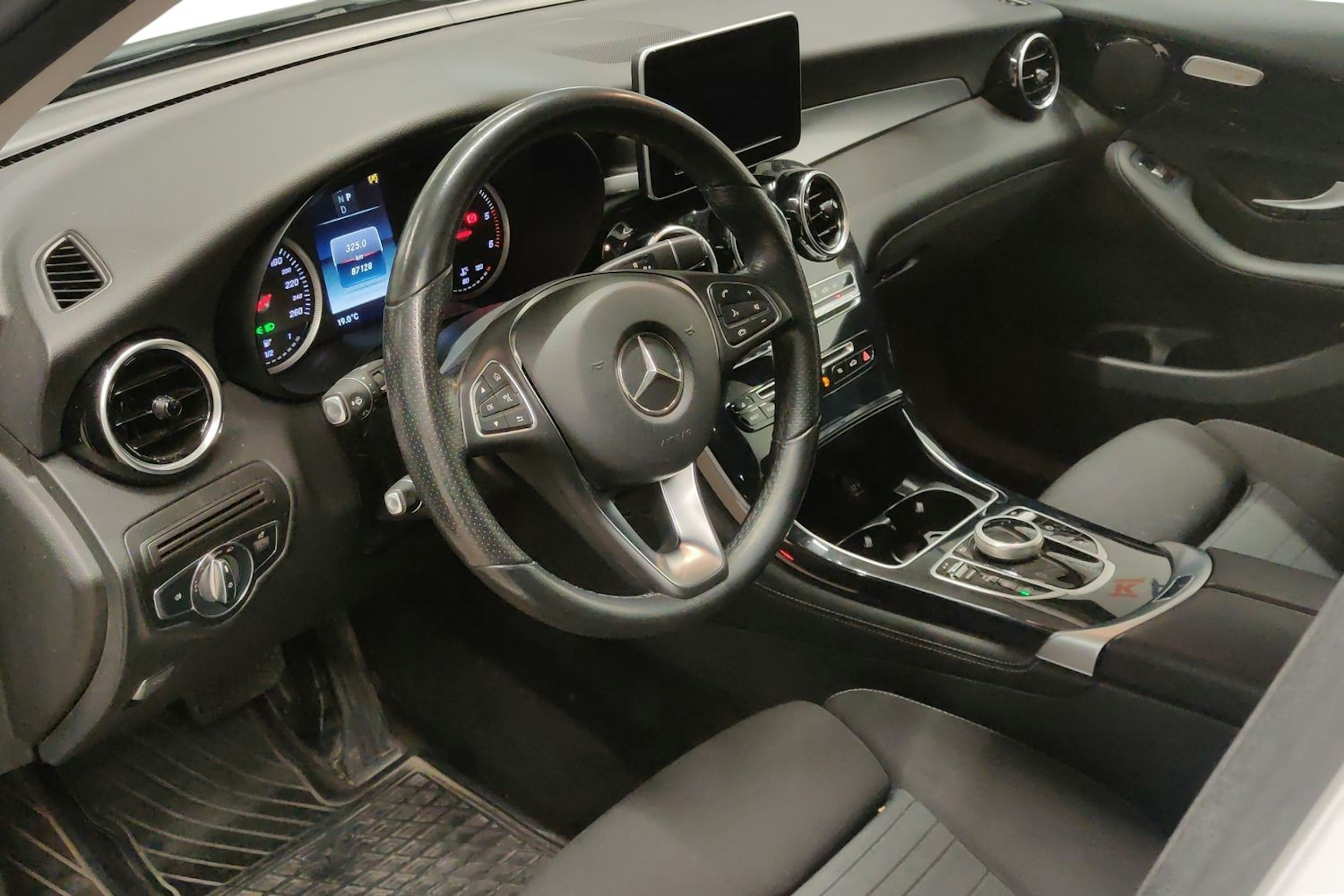 valkoinen Mercedes-Benz GLC 2017 kuva 7.