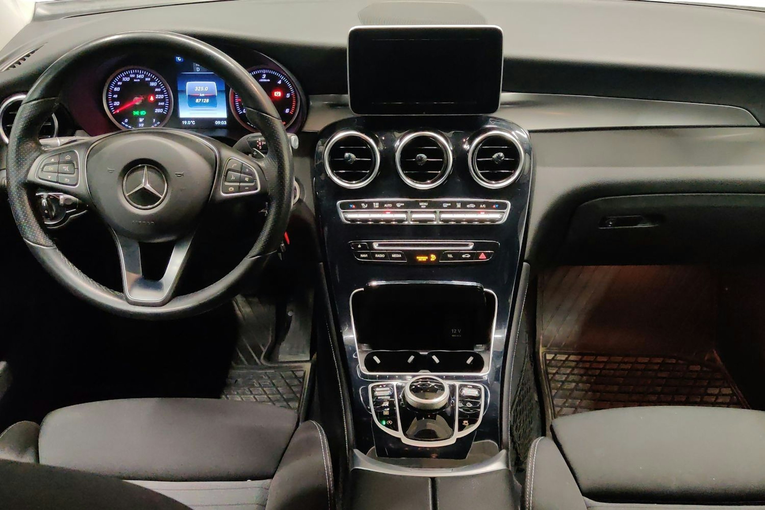 valkoinen Mercedes-Benz GLC 2017 kuva 9.