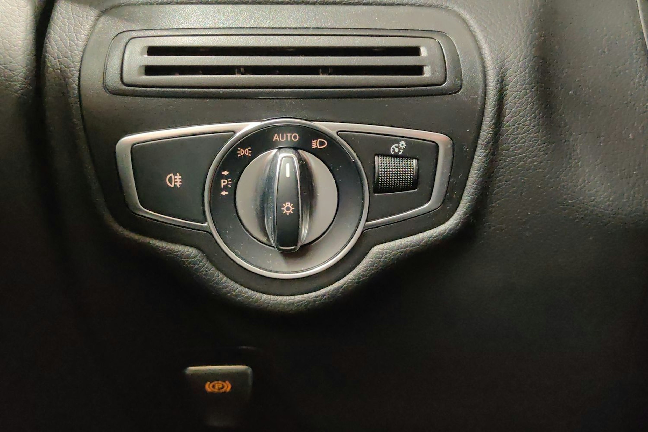 valkoinen Mercedes-Benz GLC 2017 kuva 20.