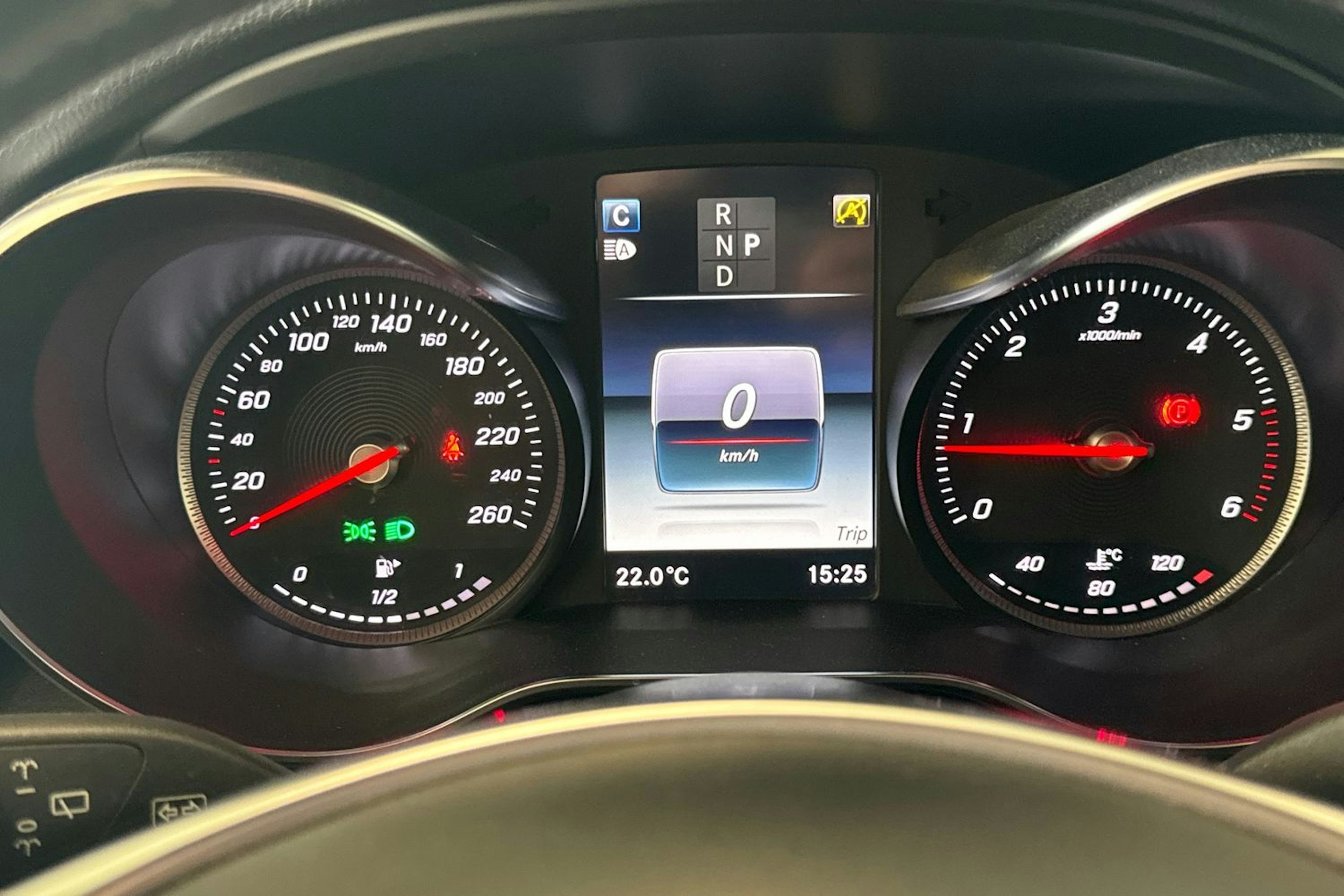 valkoinen Mercedes-Benz GLC 2017 kuva 11.