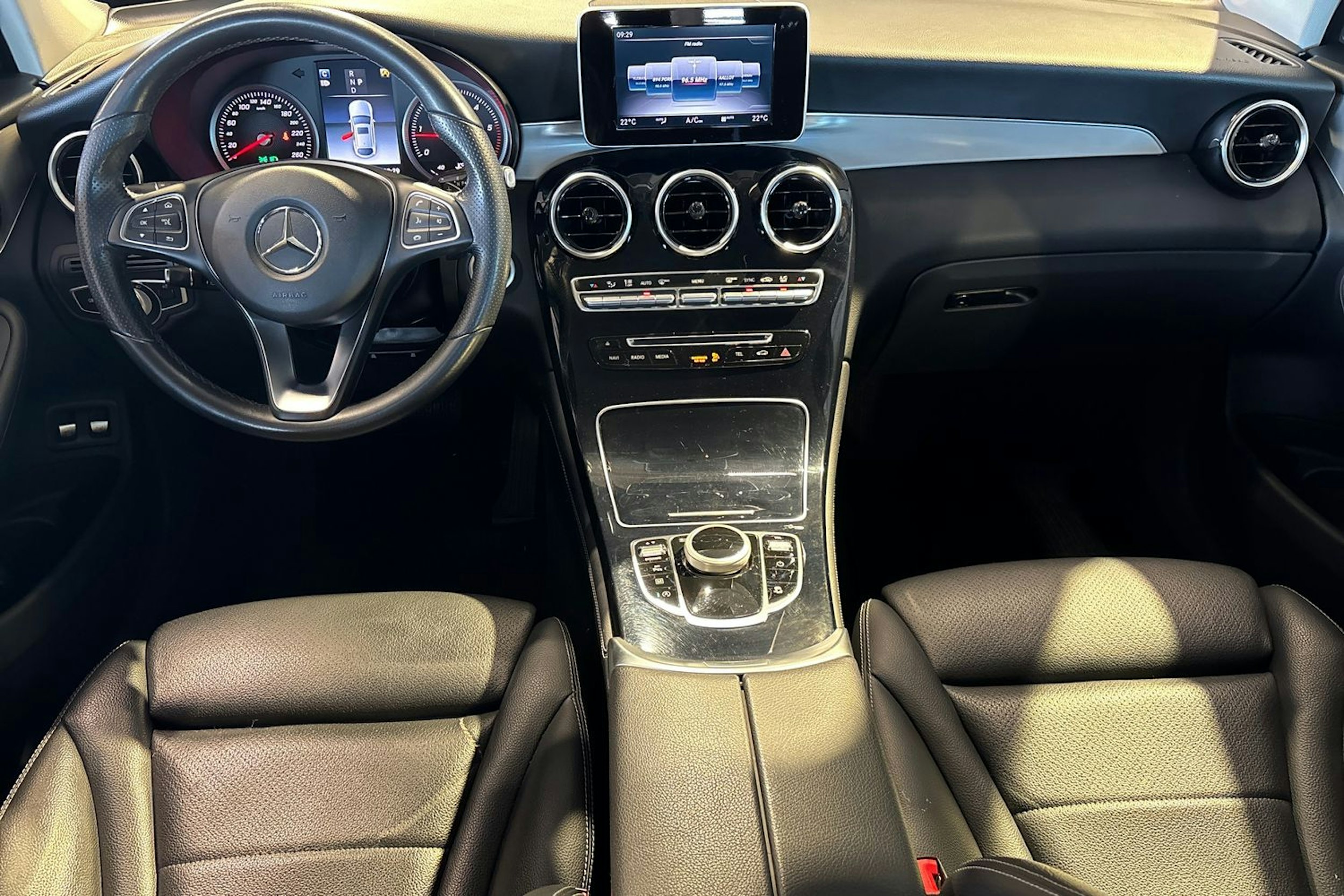 musta Mercedes-Benz GLC 2018 kuva 9.