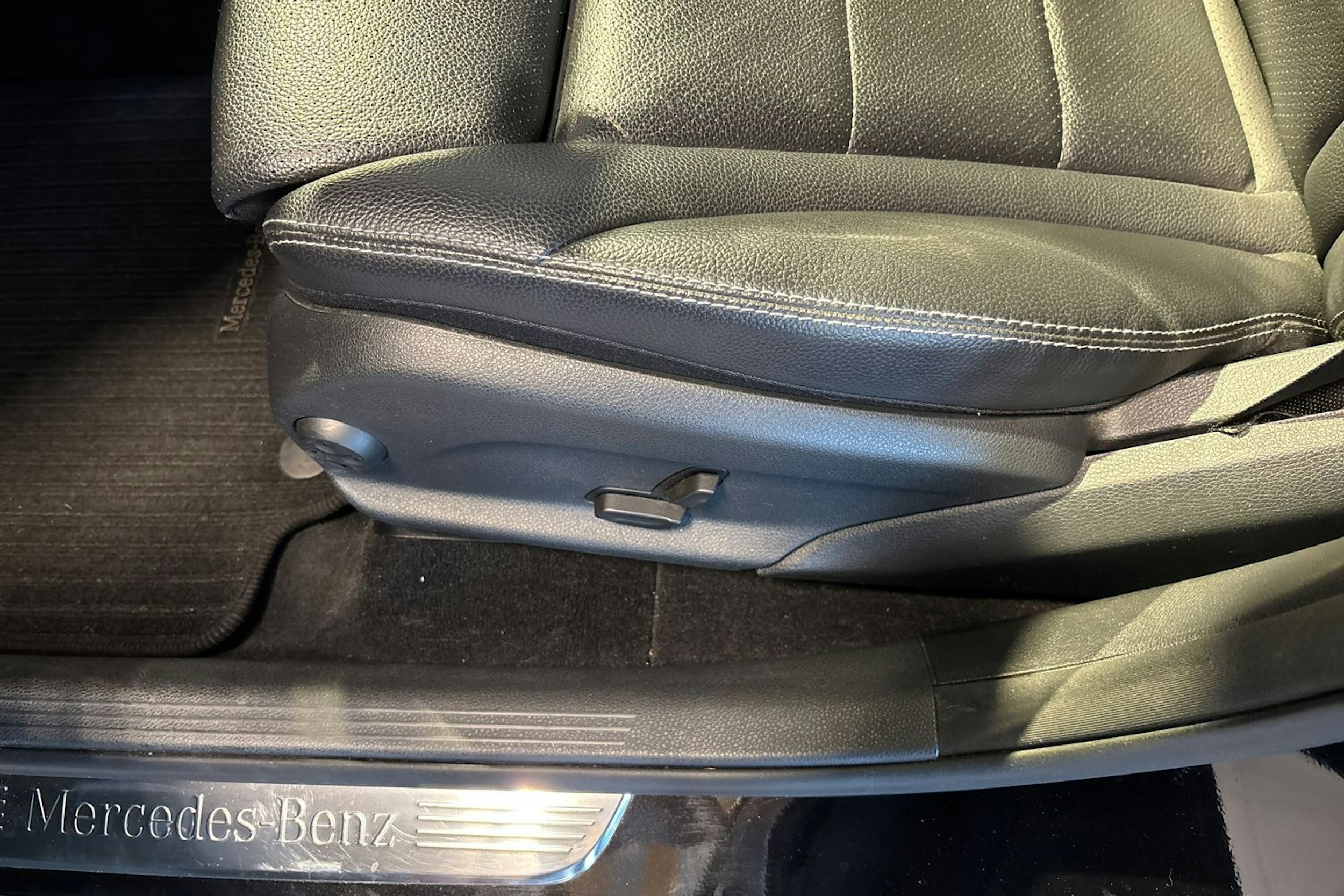 musta Mercedes-Benz GLC 2018 kuva 16.