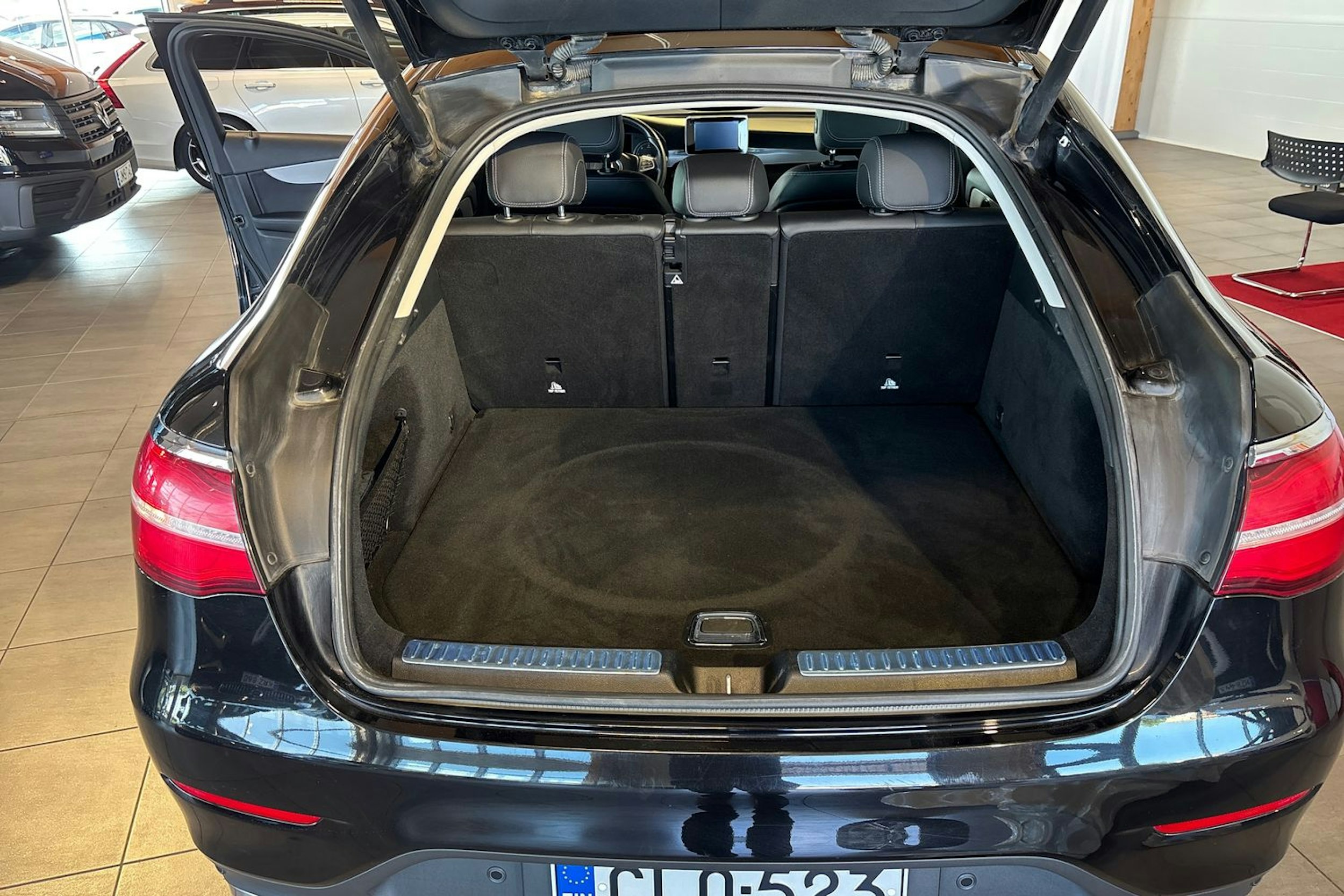 musta Mercedes-Benz GLC 2018 kuva 19.