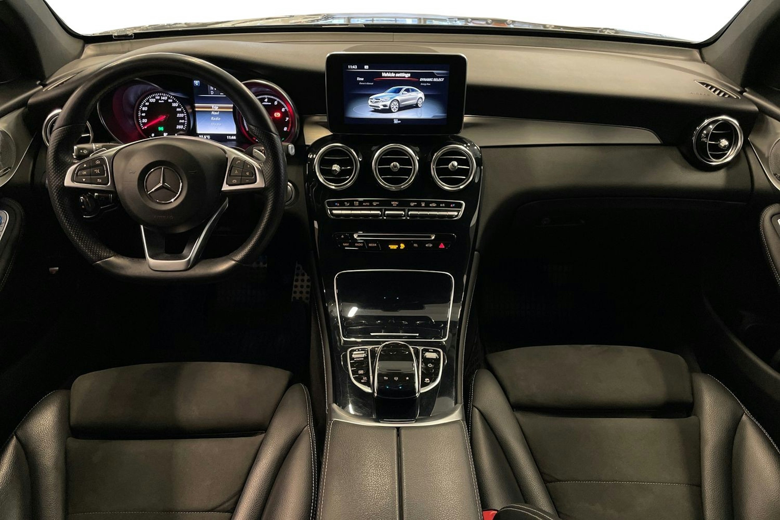 harmaa Mercedes-Benz GLC 2018 kuva 9.