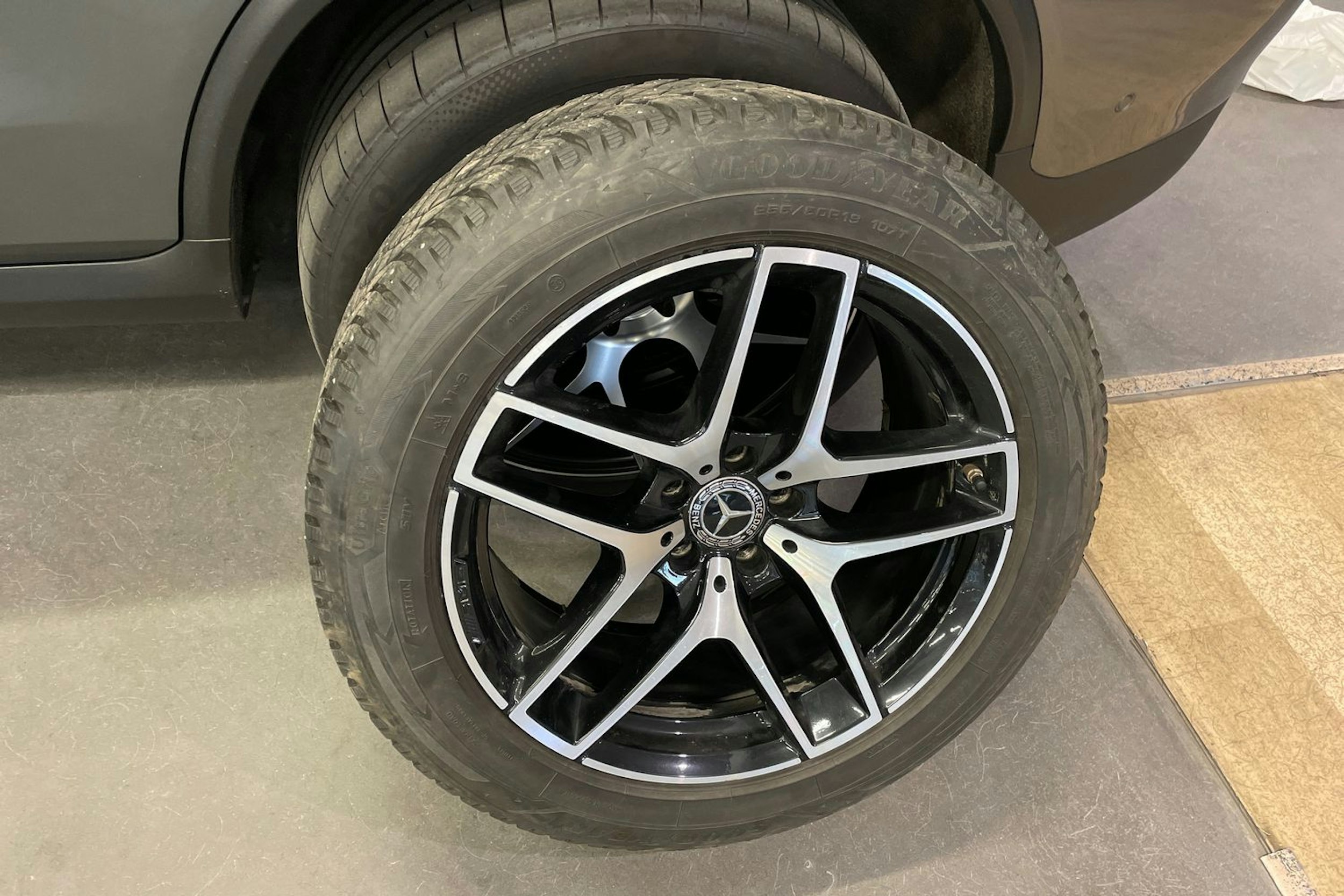 harmaa Mercedes-Benz GLC 2018 kuva 13.