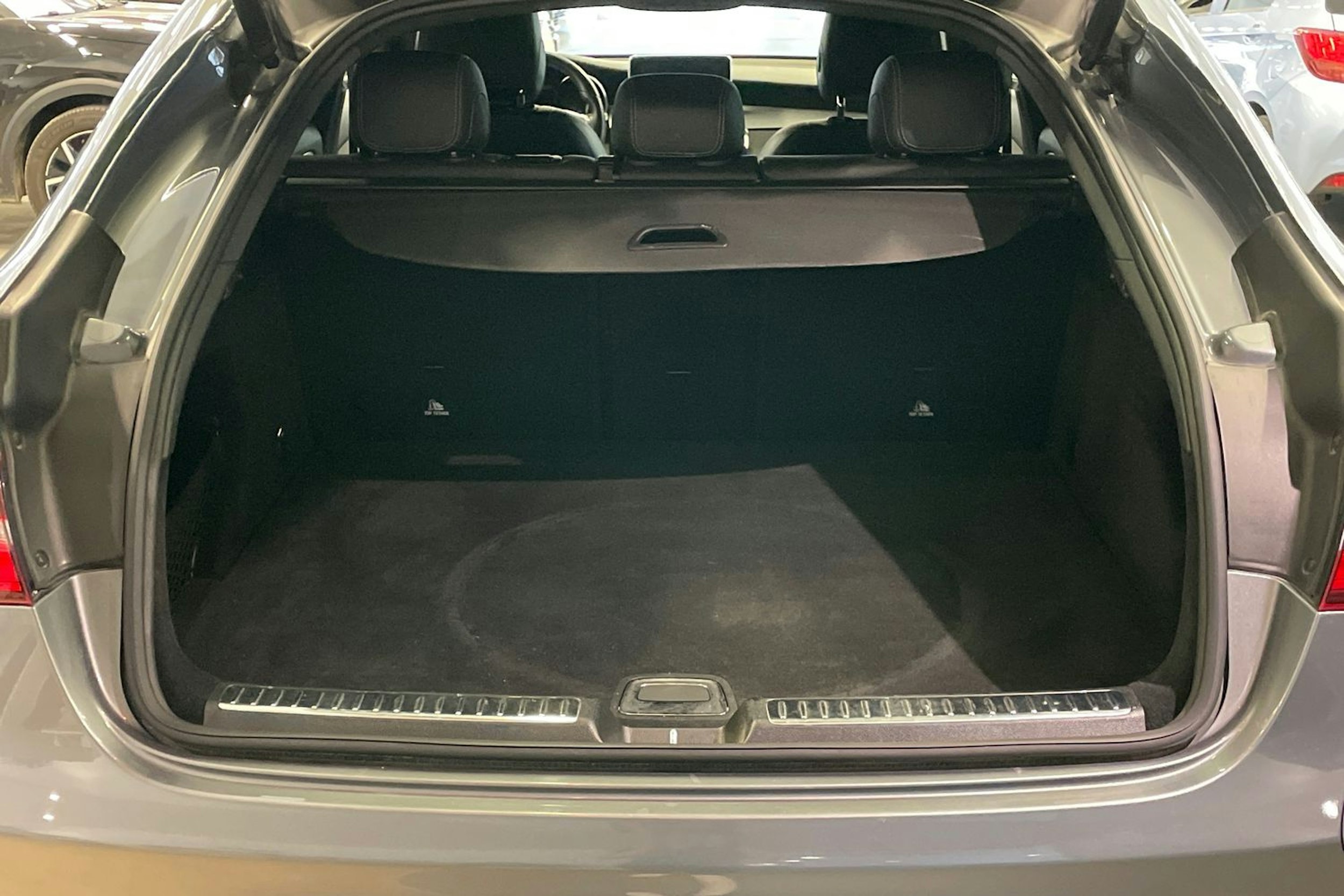 harmaa Mercedes-Benz GLC 2018 kuva 15.