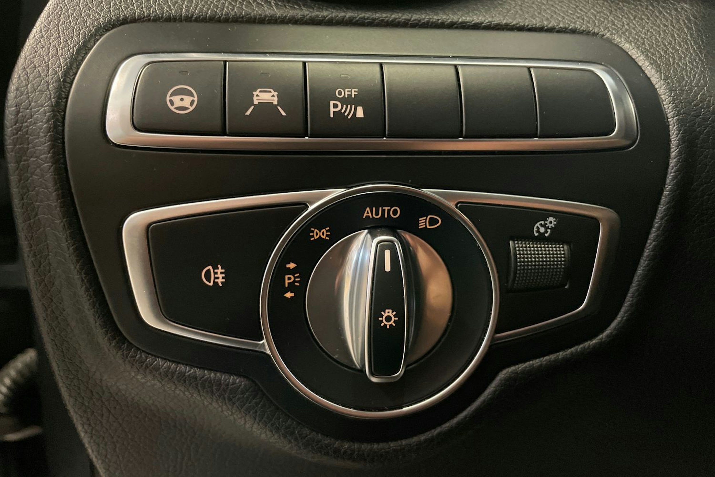 harmaa Mercedes-Benz GLC 2018 kuva 18.
