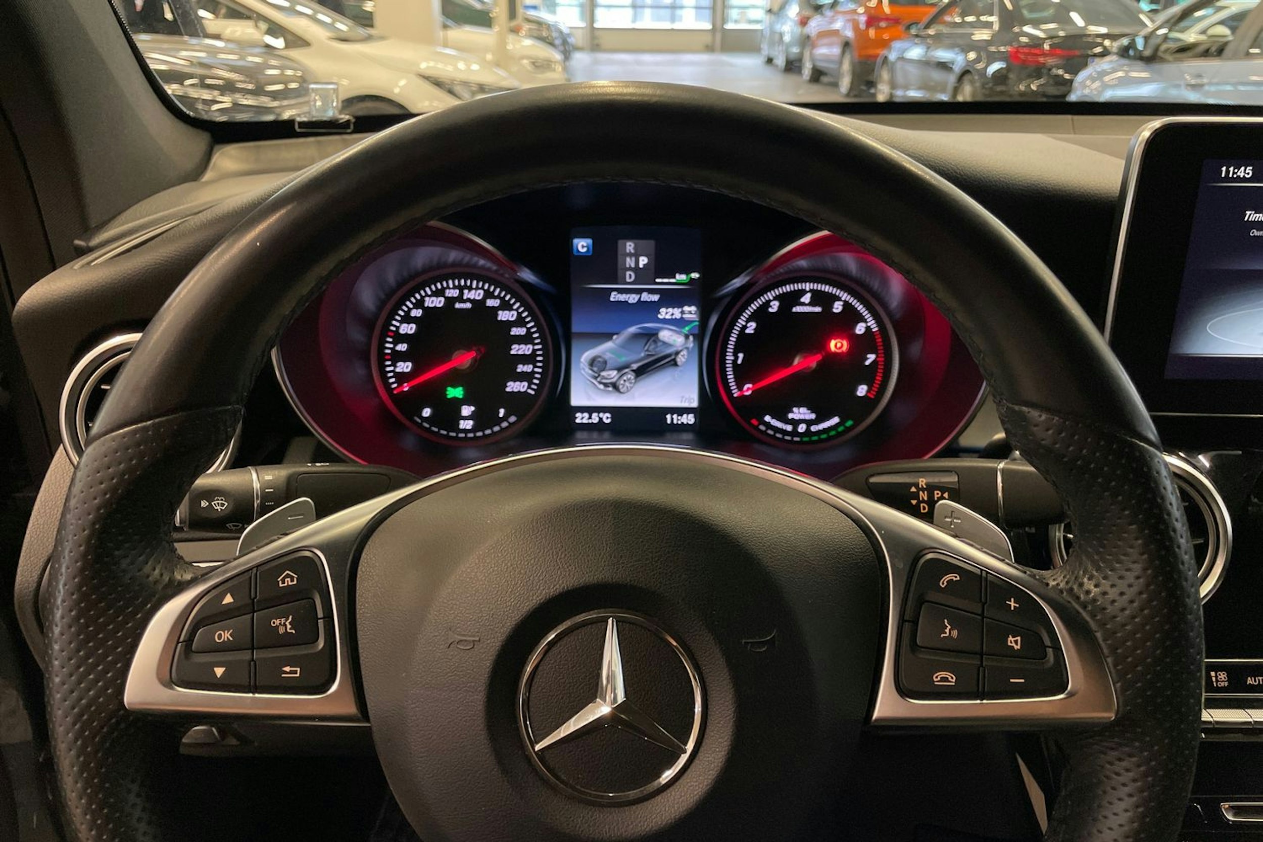 harmaa Mercedes-Benz GLC 2018 kuva 20.