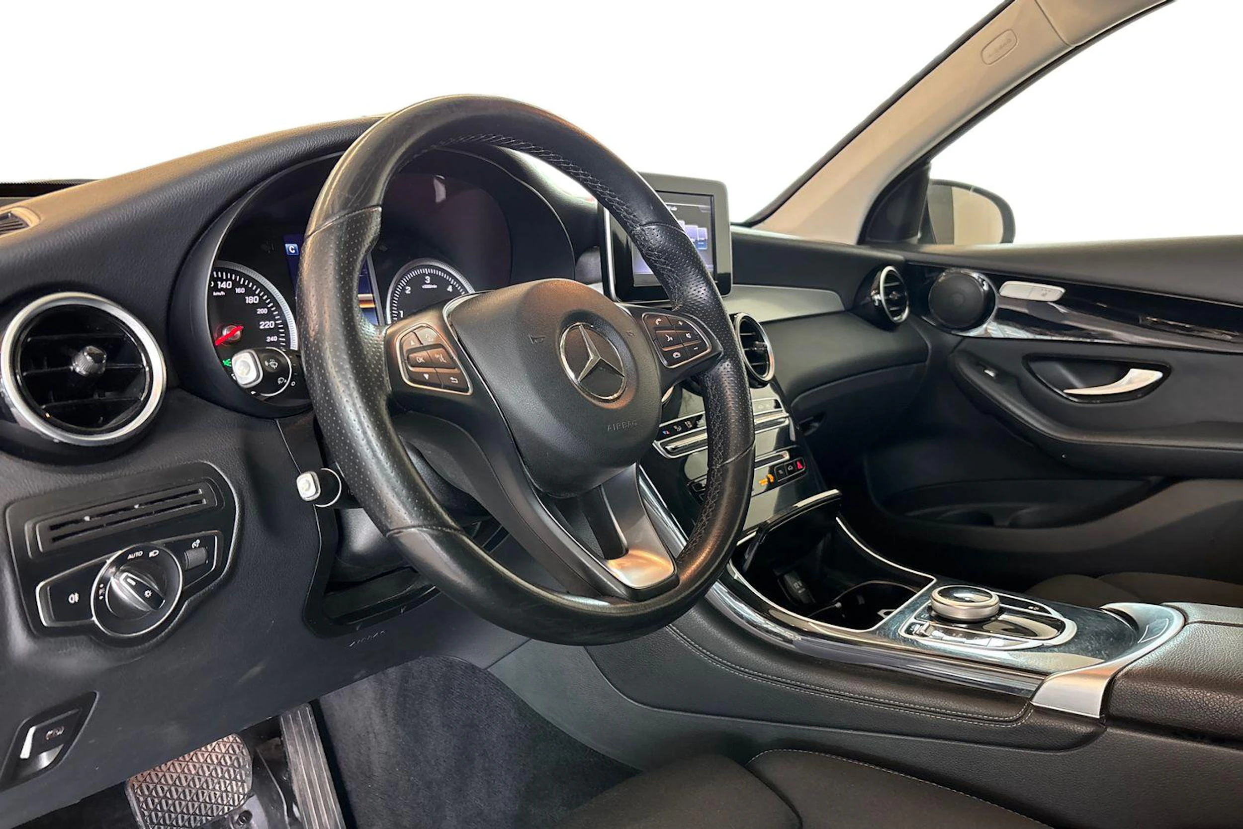 met. harmaa Mercedes-Benz GLC 2018 kuva 6.