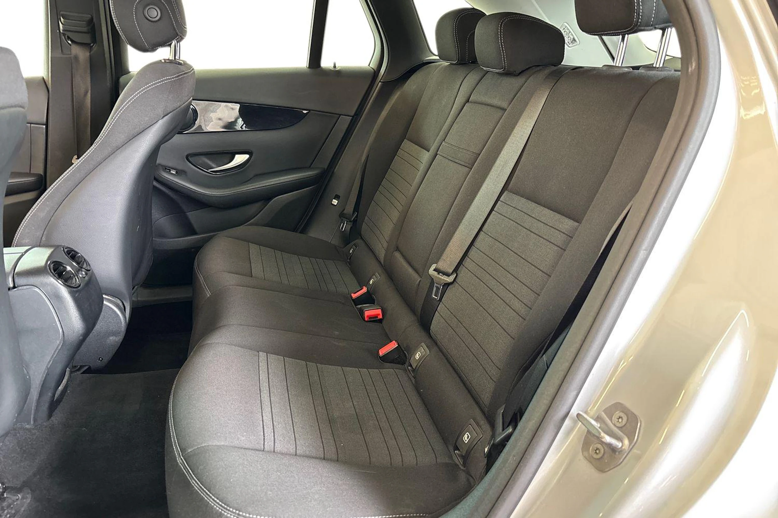 met. harmaa Mercedes-Benz GLC 2018 kuva 8.