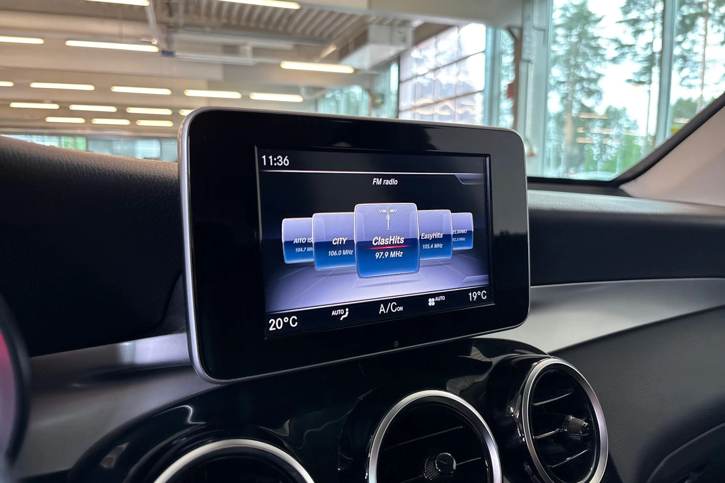 met. harmaa Mercedes-Benz GLC 2018 kuva 18.