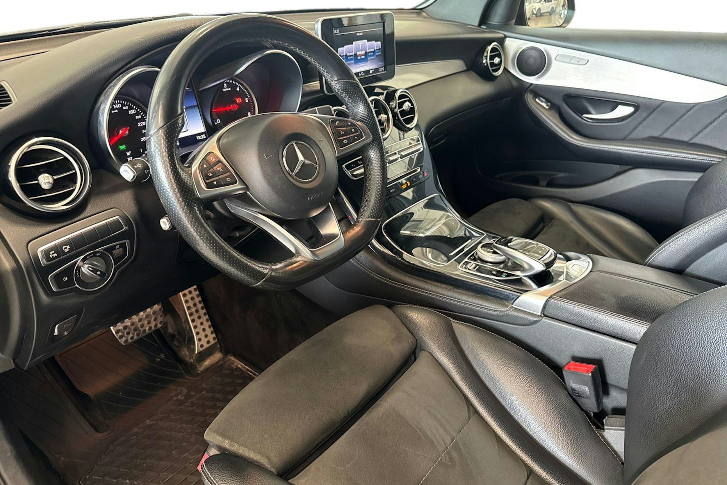 musta Mercedes-Benz GLC 2018 kuva 7.
