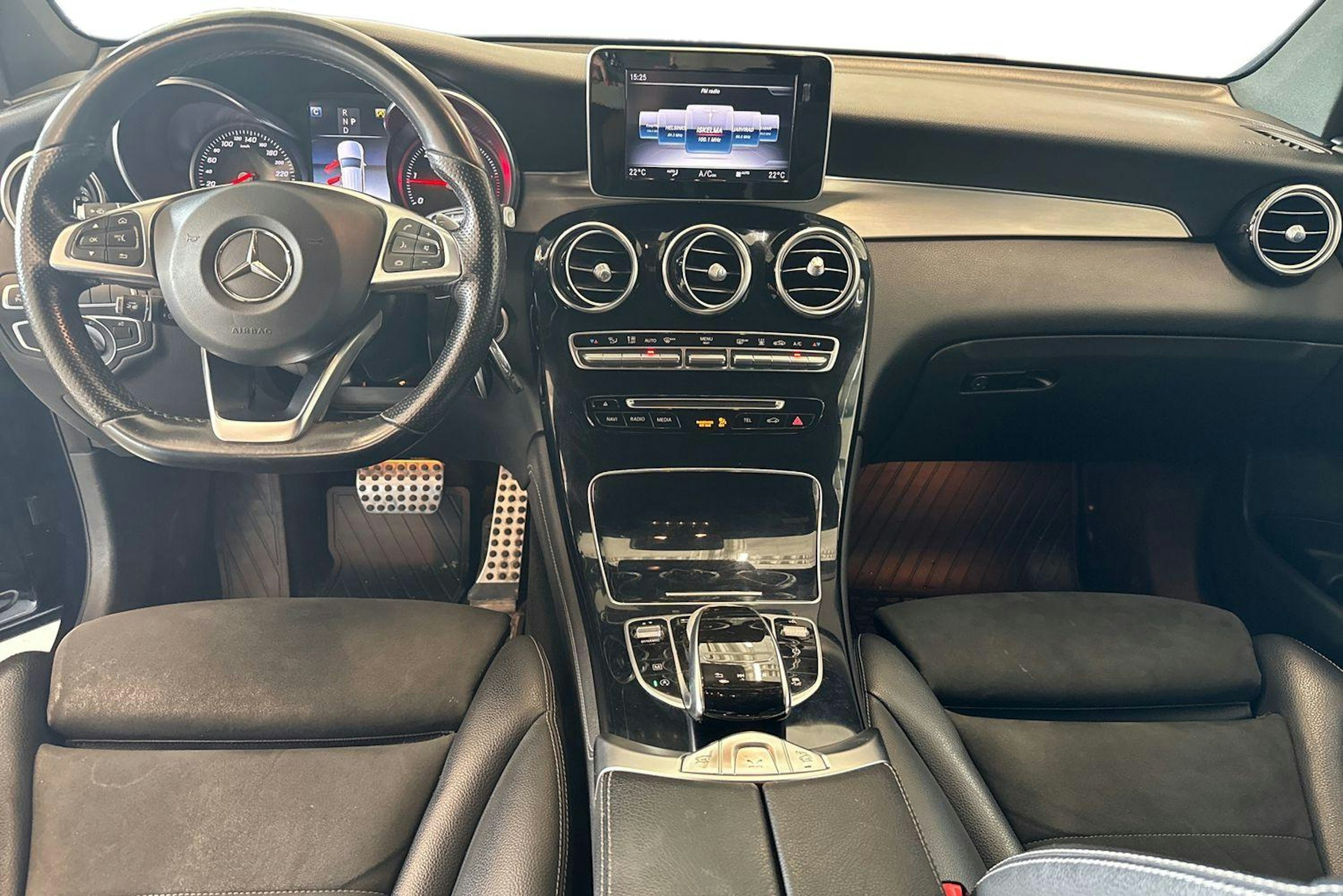 musta Mercedes-Benz GLC 2018 kuva 9.