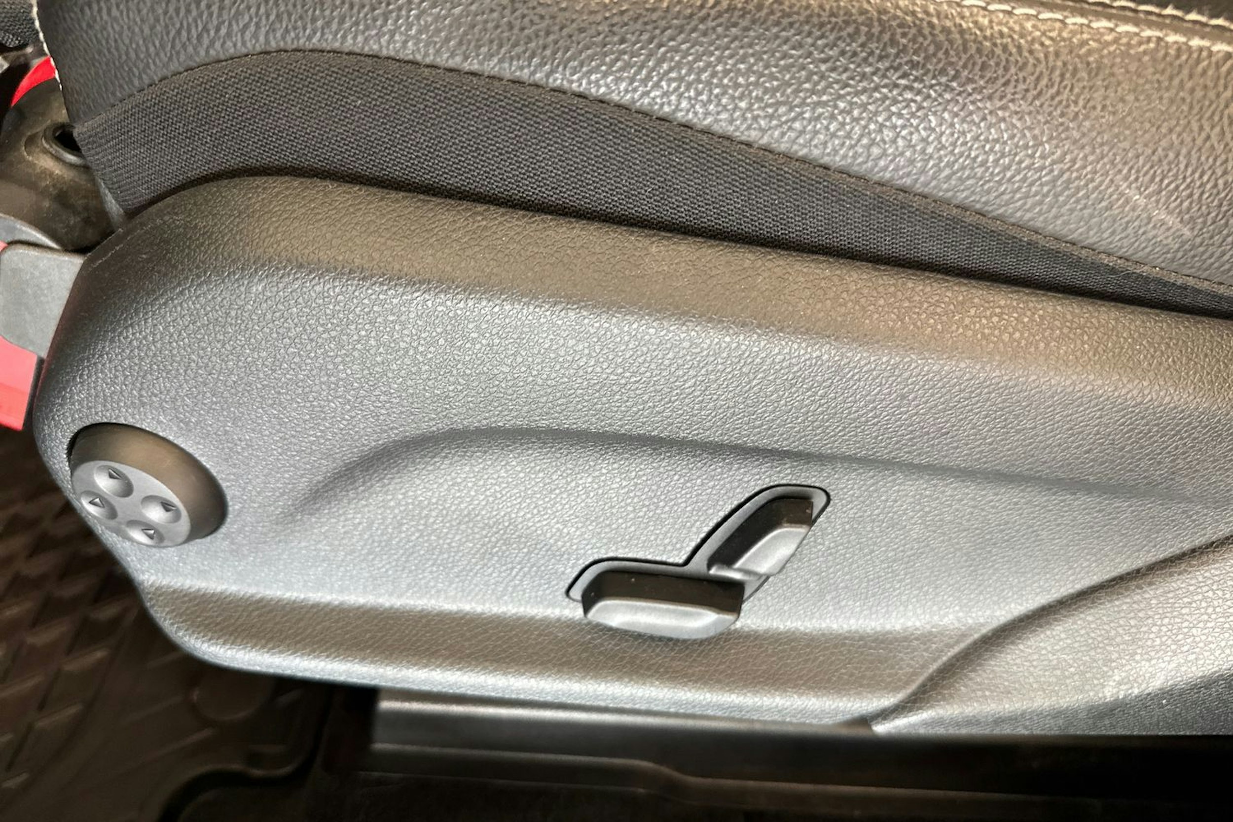 musta Mercedes-Benz GLC 2018 kuva 15.