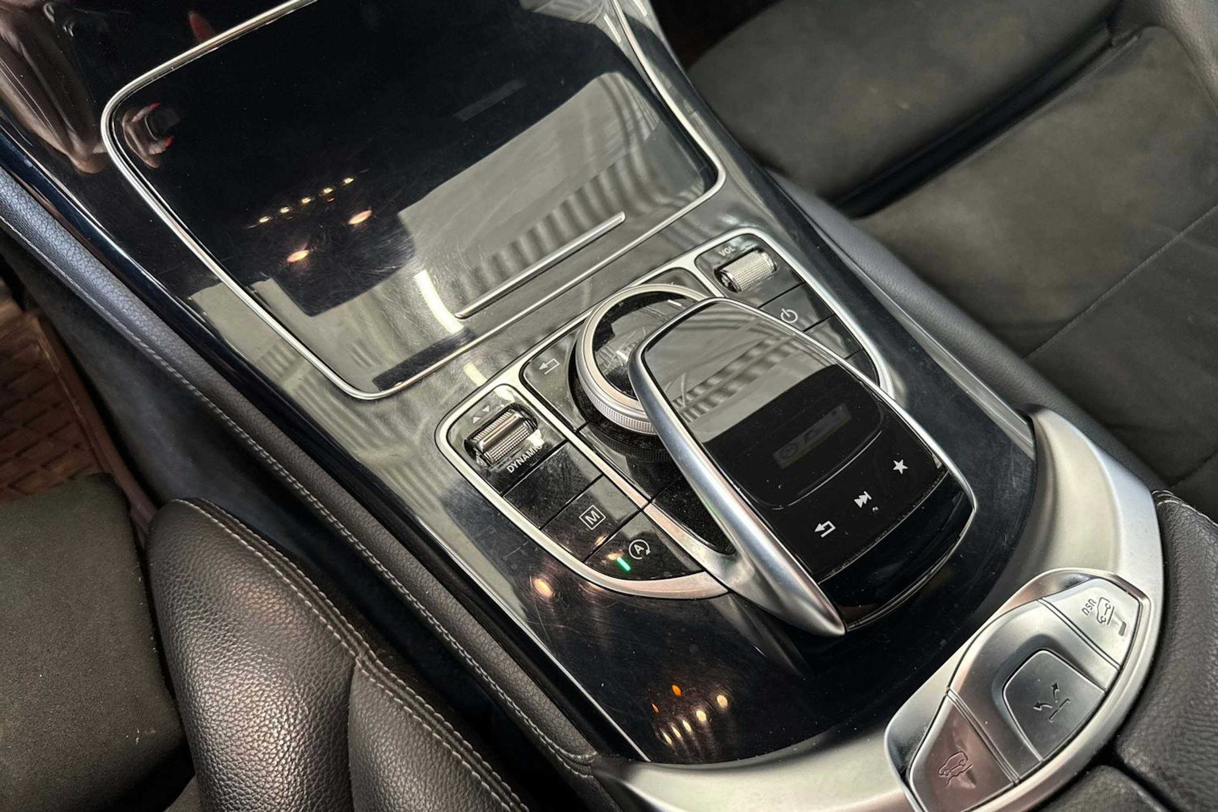 musta Mercedes-Benz GLC 2018 kuva 17.