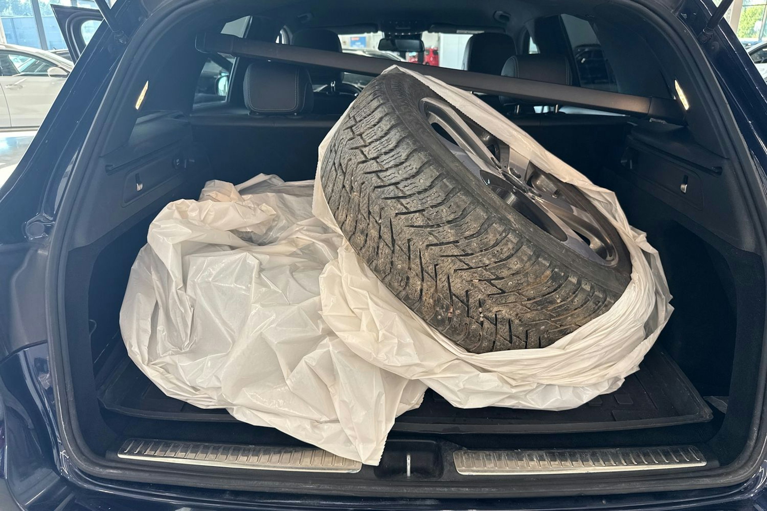 musta Mercedes-Benz GLC 2018 kuva 22.