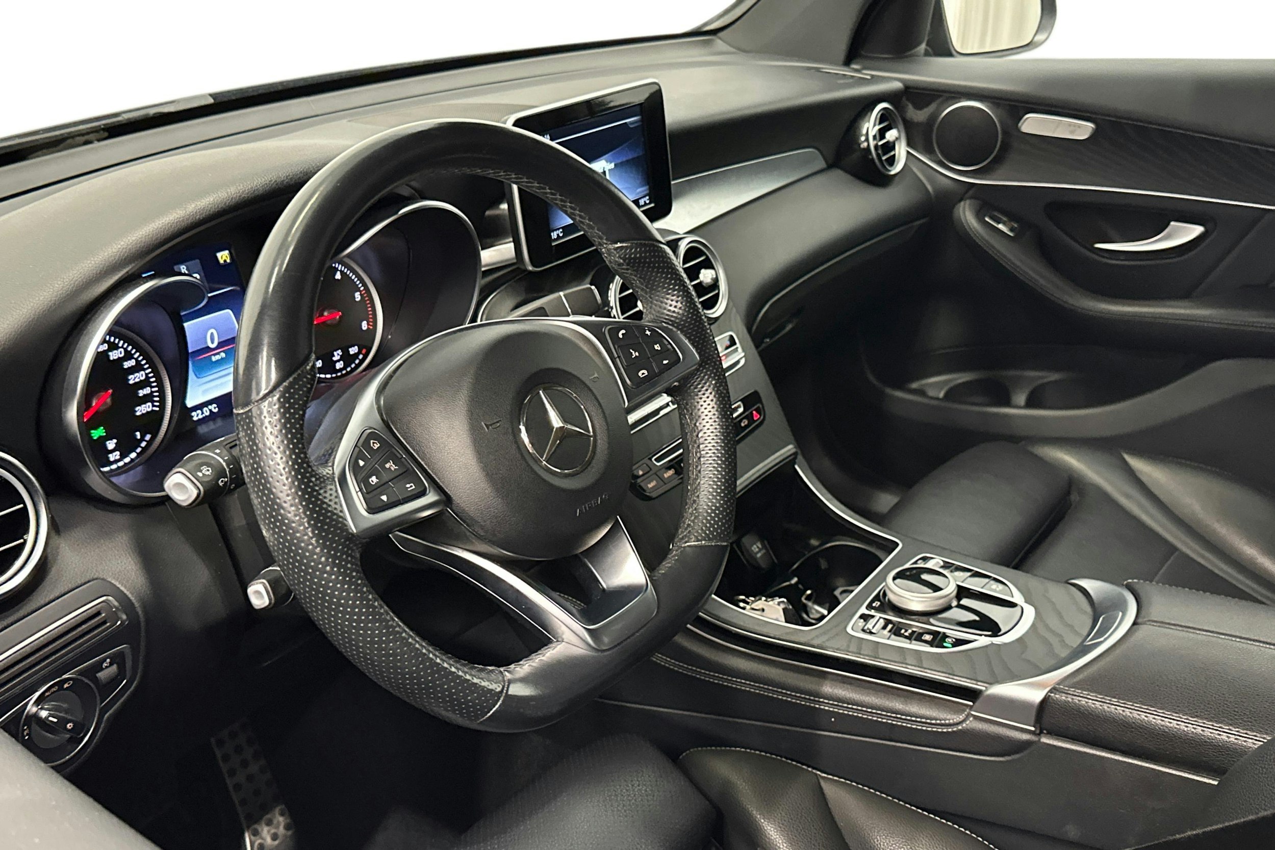sininen Mercedes-Benz GLC 2018 kuva 6.