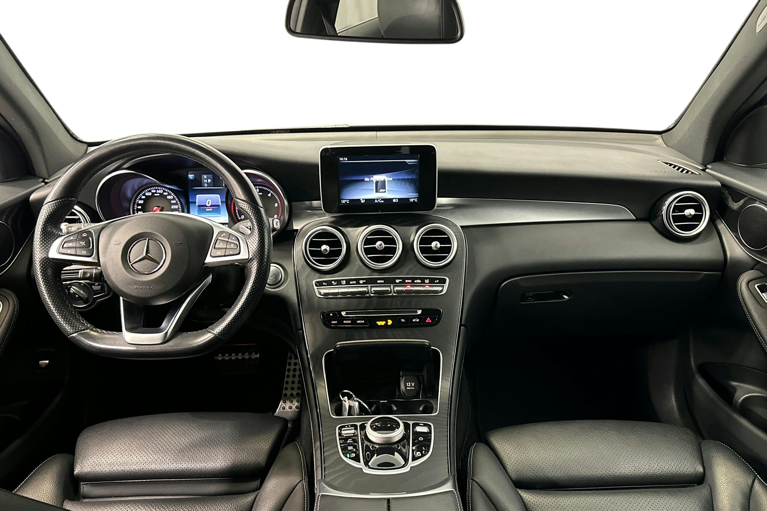 sininen Mercedes-Benz GLC 2018 kuva 7.