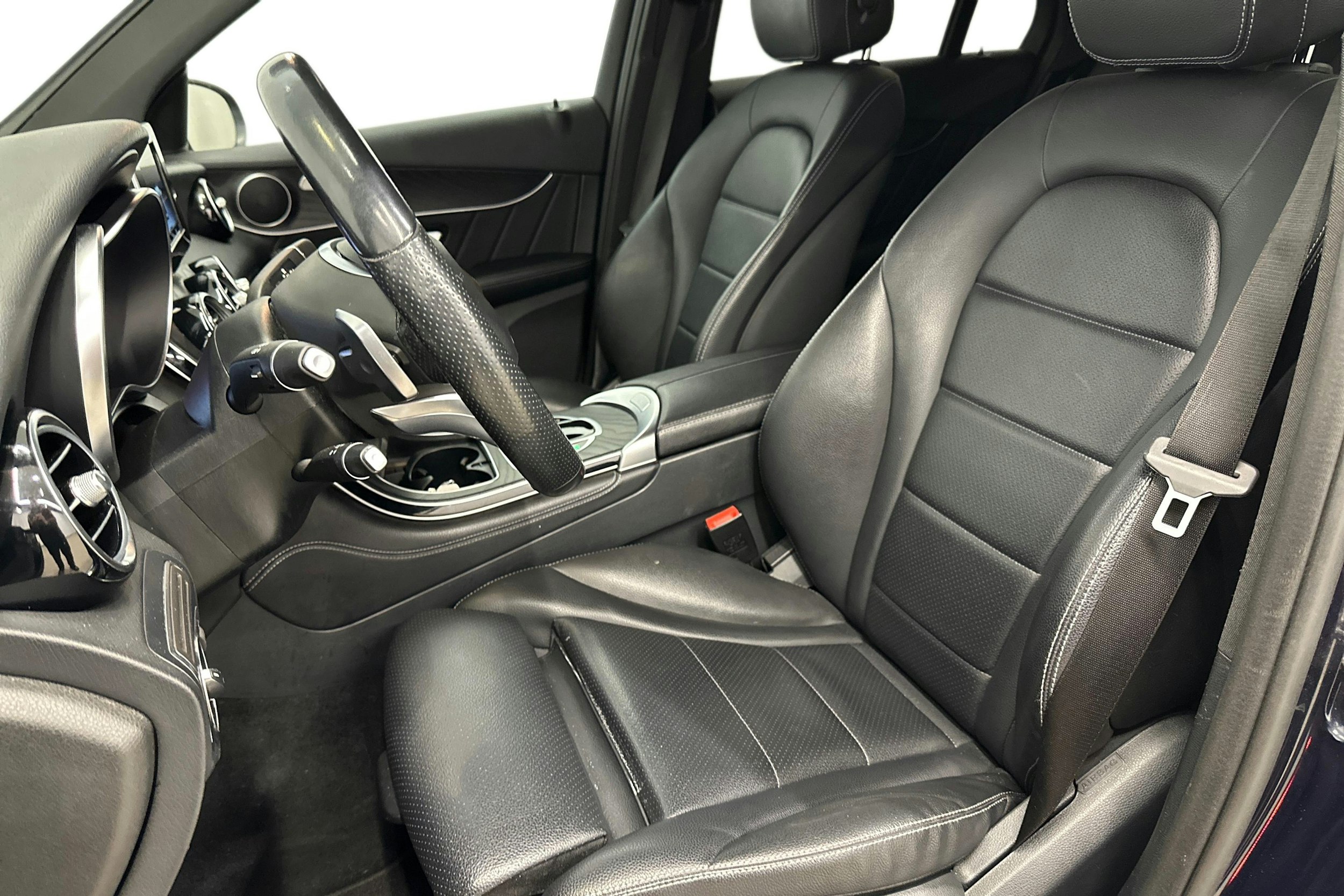 sininen Mercedes-Benz GLC 2018 kuva 8.