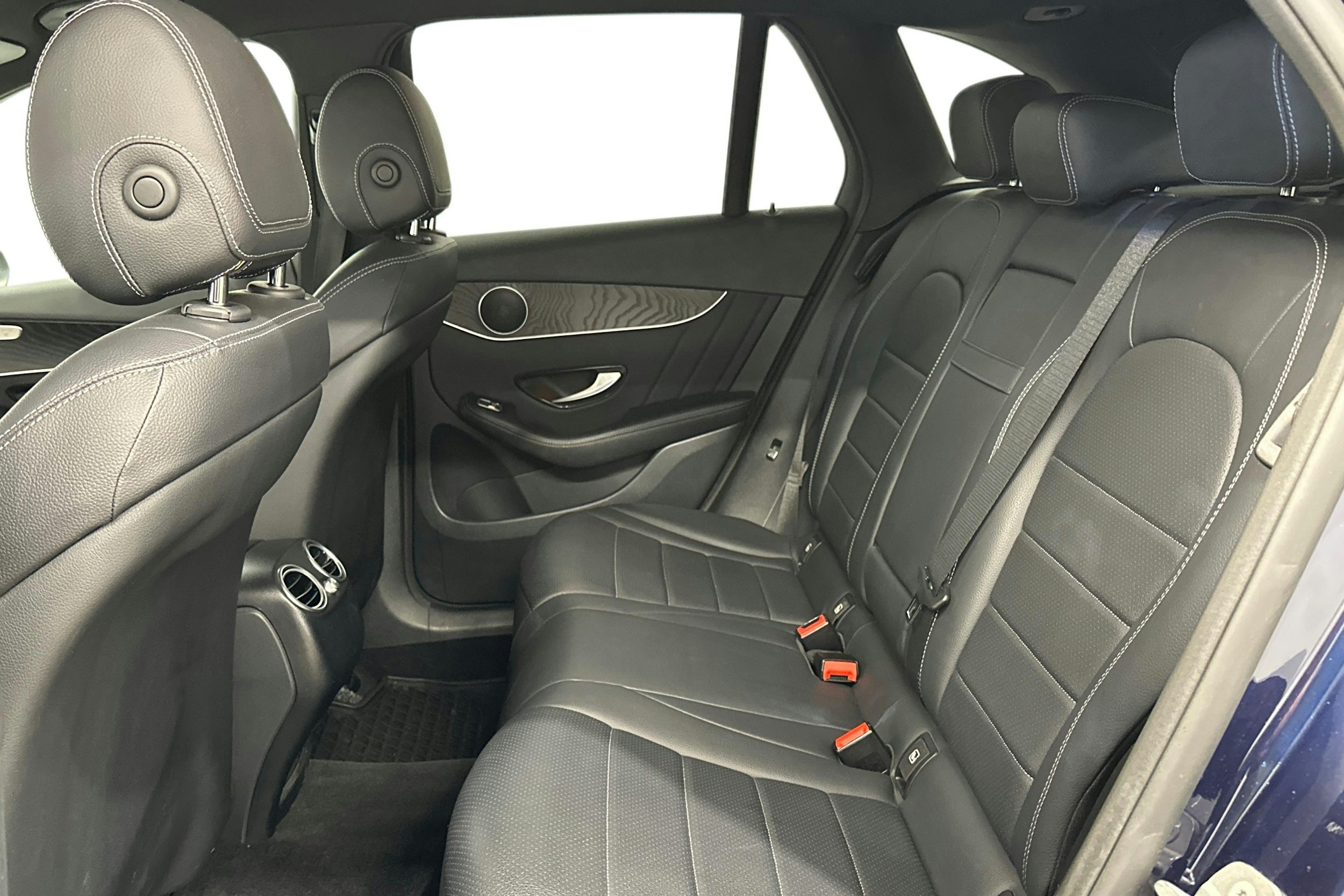 sininen Mercedes-Benz GLC 2018 kuva 9.