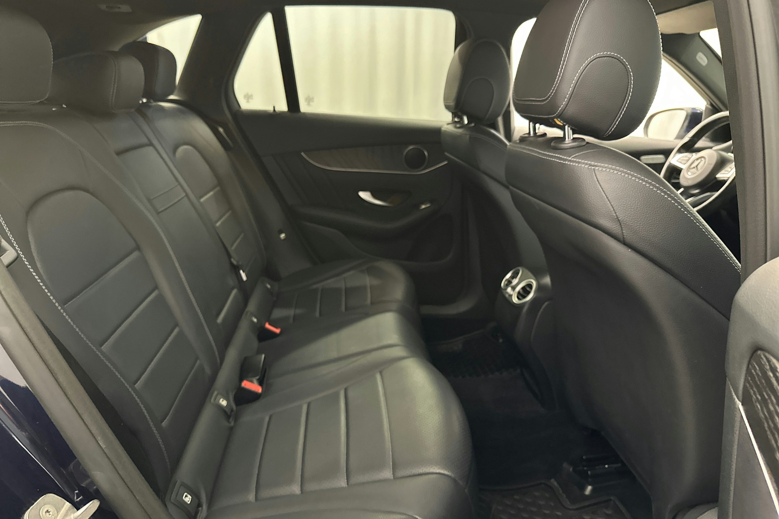 sininen Mercedes-Benz GLC 2018 kuva 10.