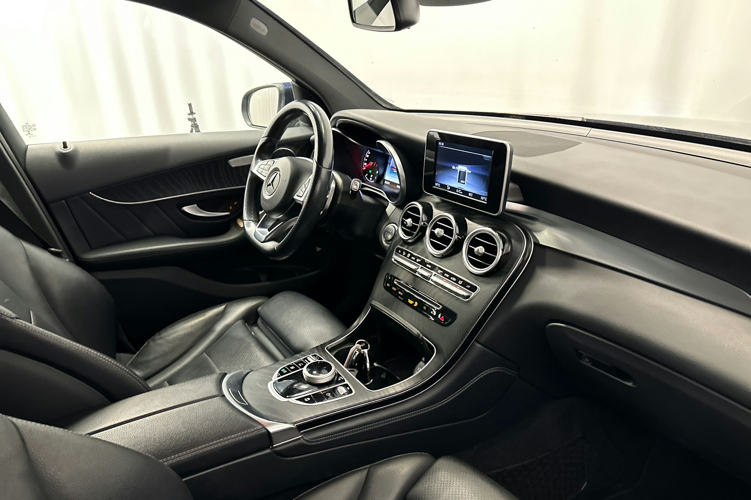 sininen Mercedes-Benz GLC 2018 kuva 11.