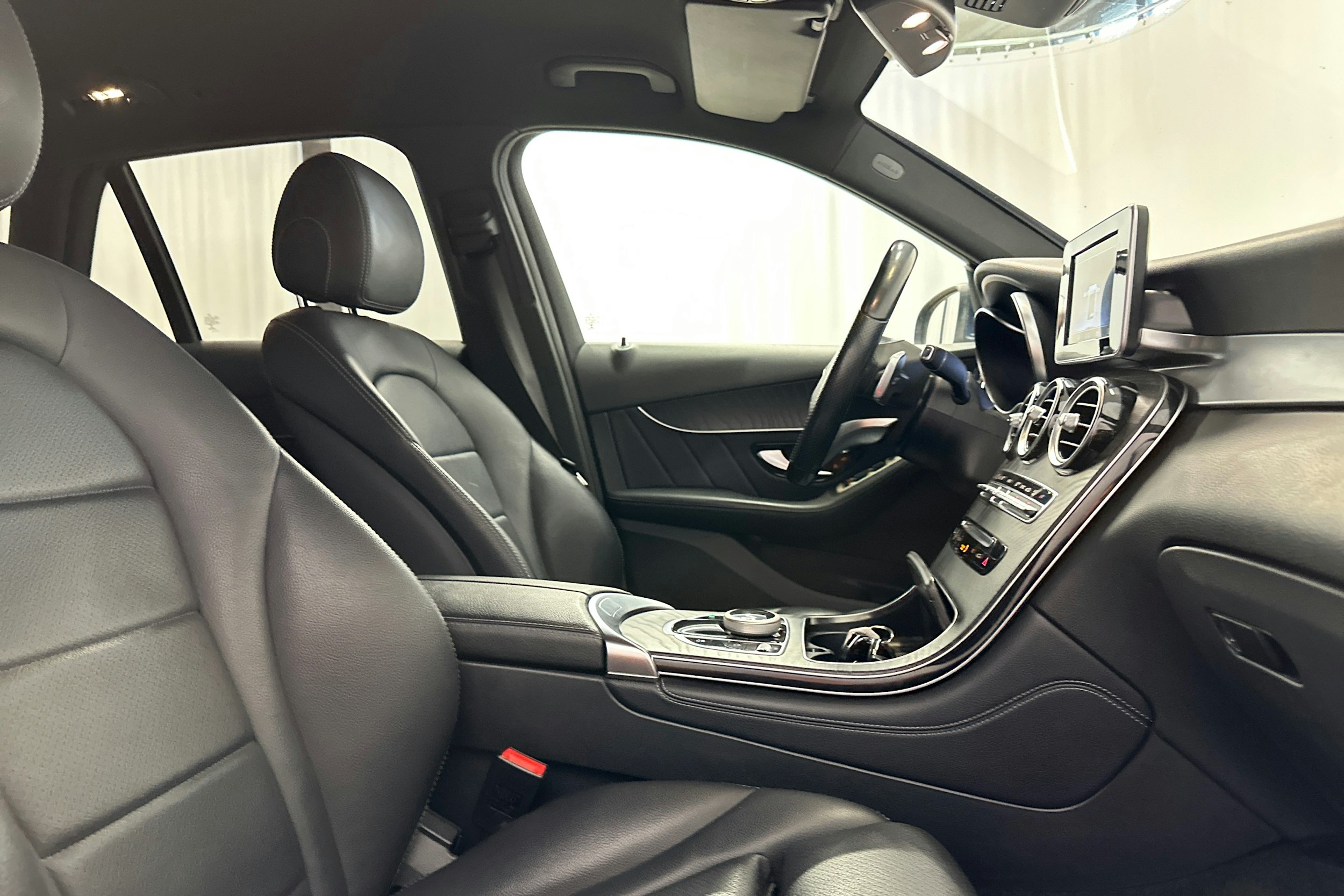 sininen Mercedes-Benz GLC 2018 kuva 12.