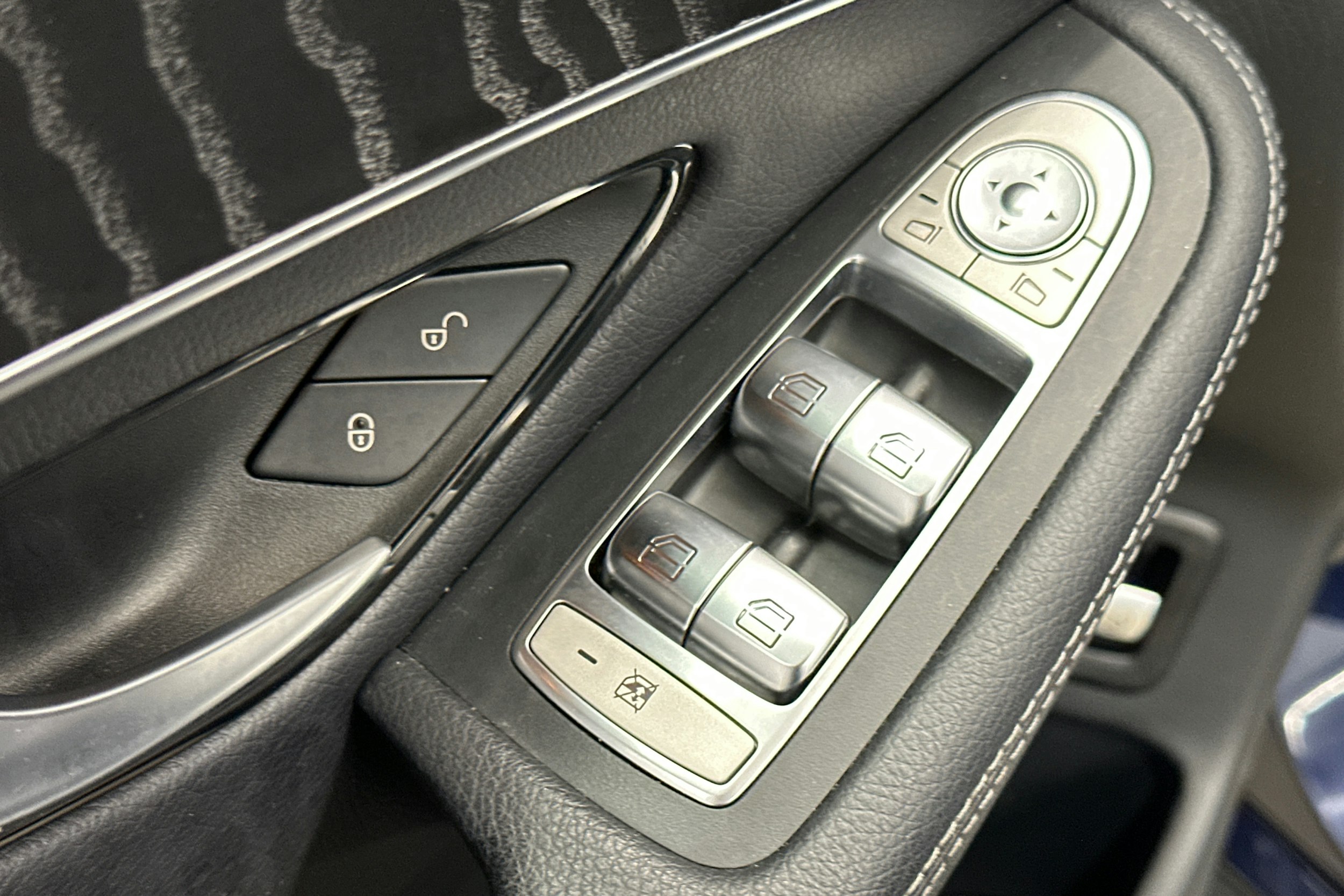 sininen Mercedes-Benz GLC 2018 kuva 14.