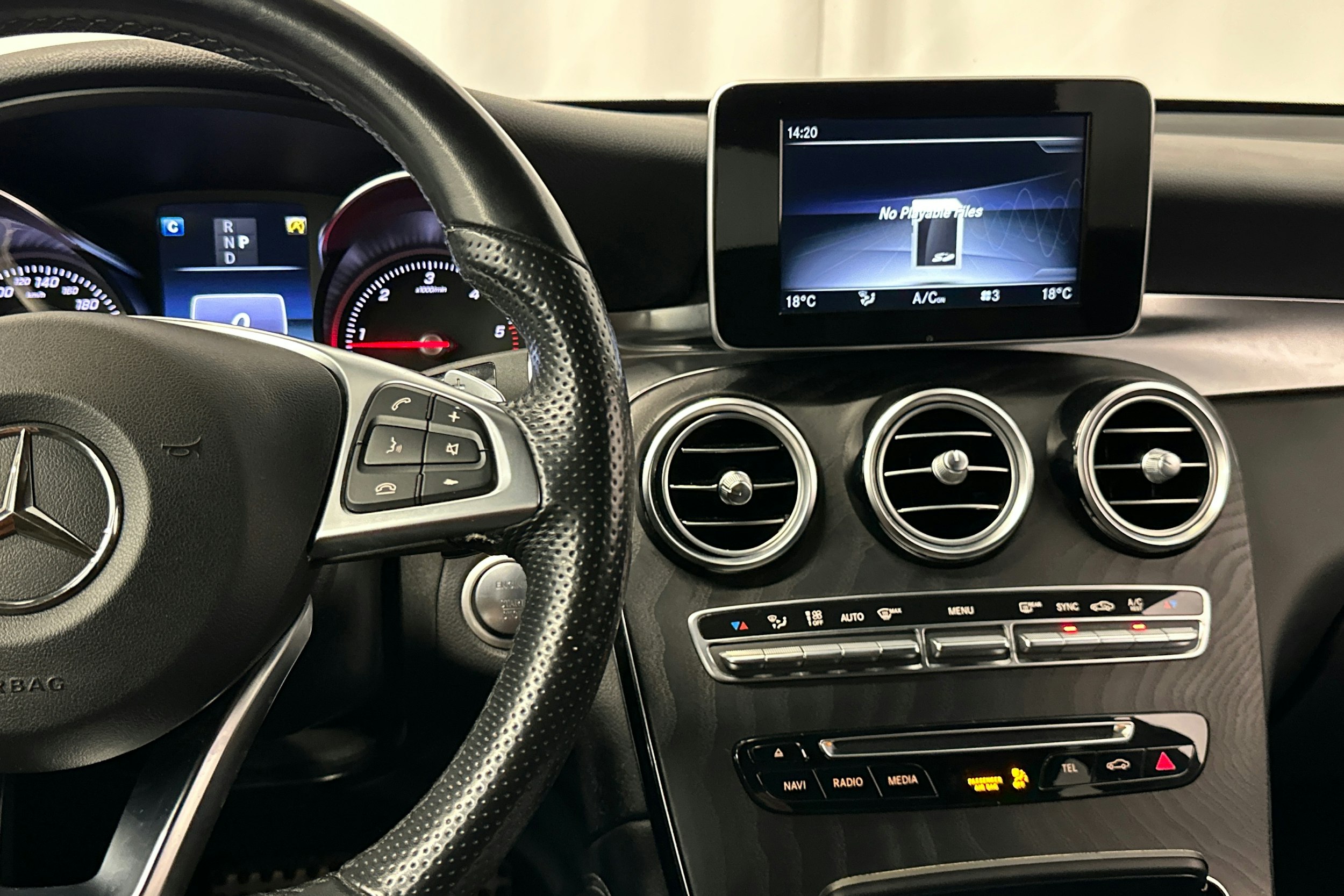 sininen Mercedes-Benz GLC 2018 kuva 18.