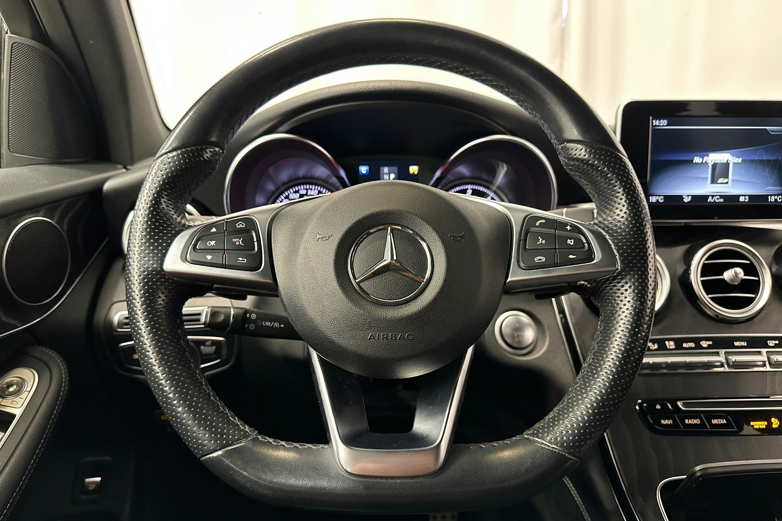 sininen Mercedes-Benz GLC 2018 kuva 19.