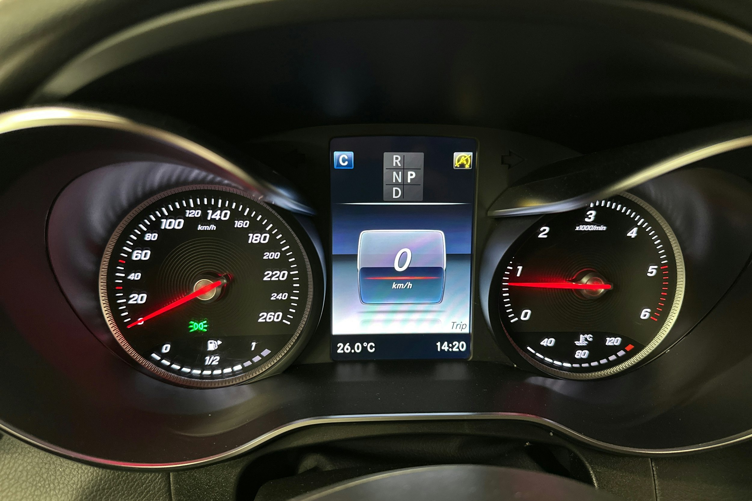 sininen Mercedes-Benz GLC 2018 kuva 20.