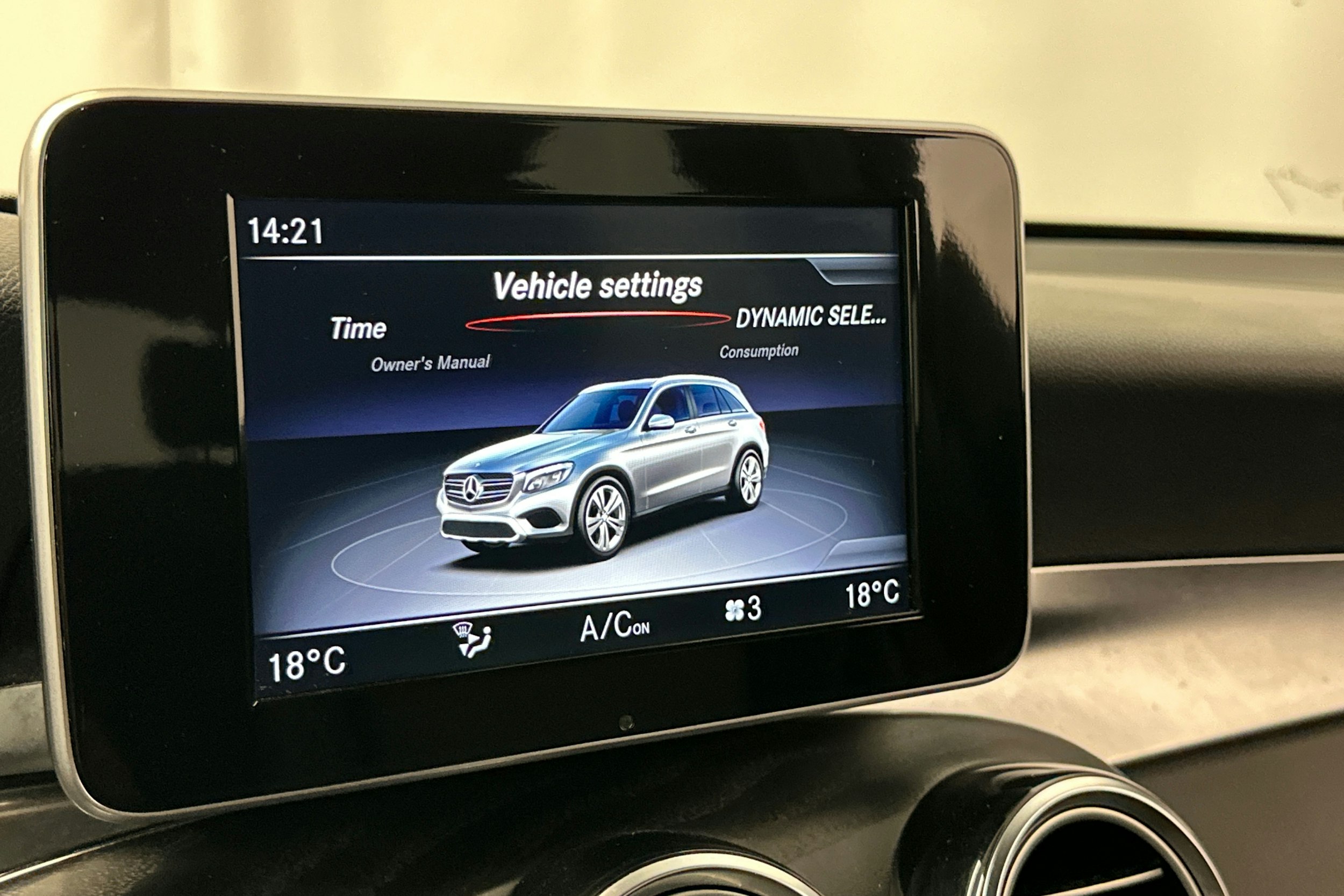 sininen Mercedes-Benz GLC 2018 kuva 21.