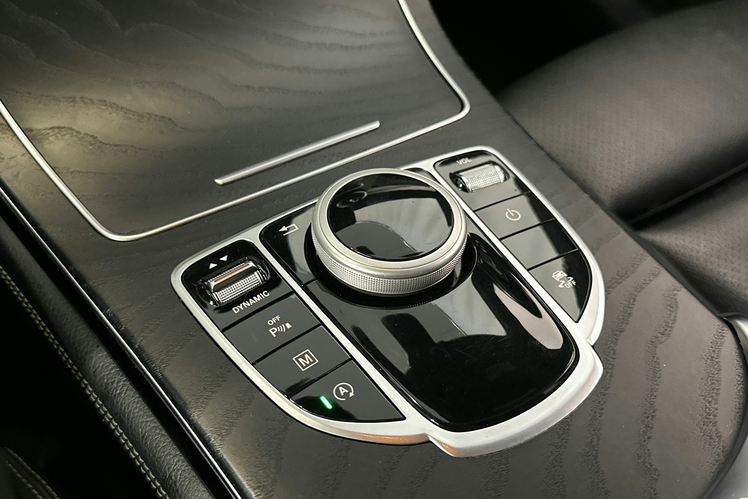 sininen Mercedes-Benz GLC 2018 kuva 24.