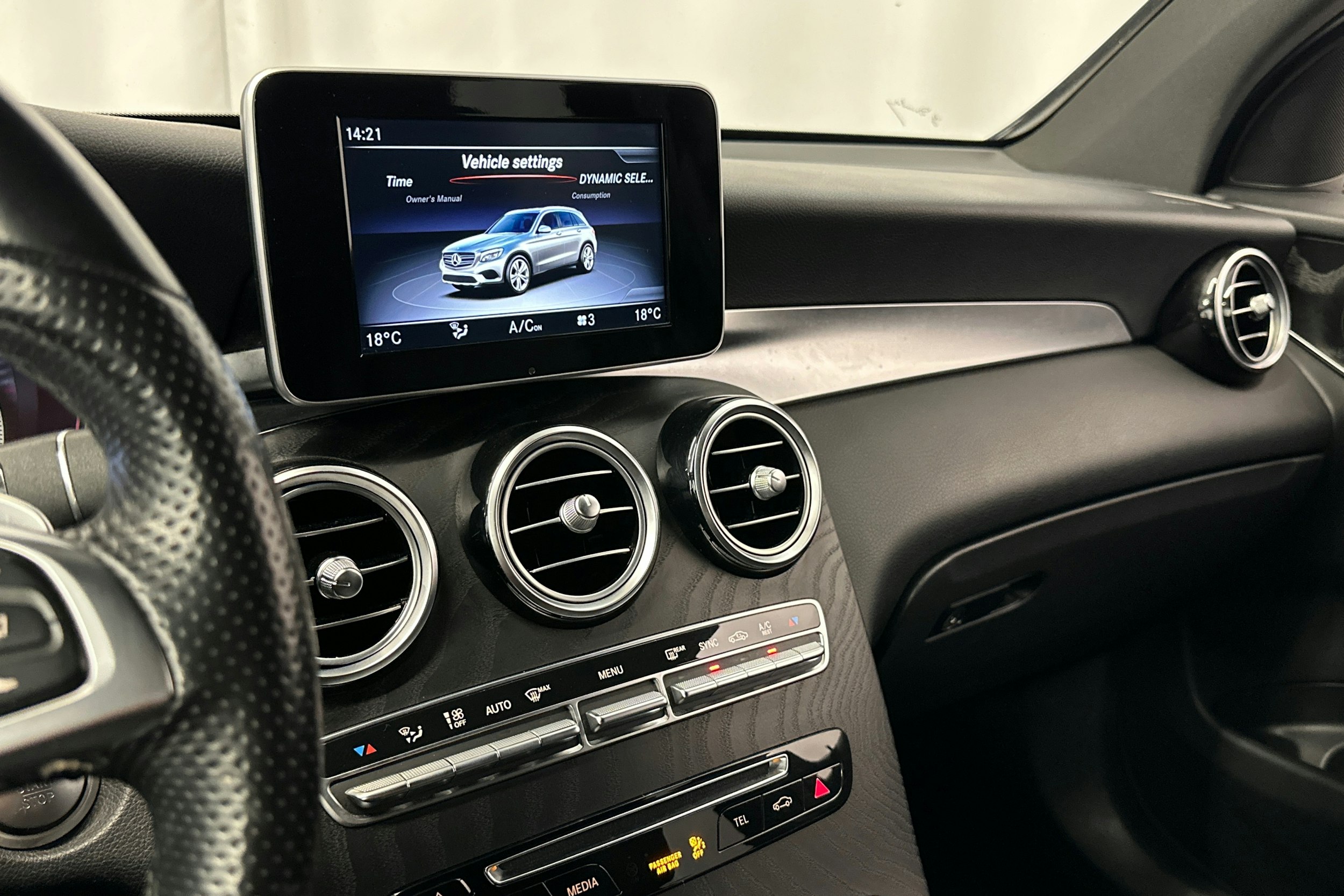 sininen Mercedes-Benz GLC 2018 kuva 25.