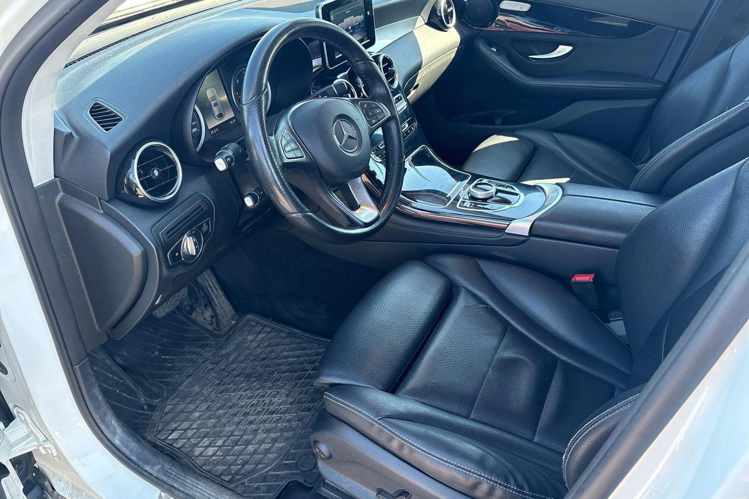 valkoinen Mercedes-Benz GLC 2018 kuva 3.