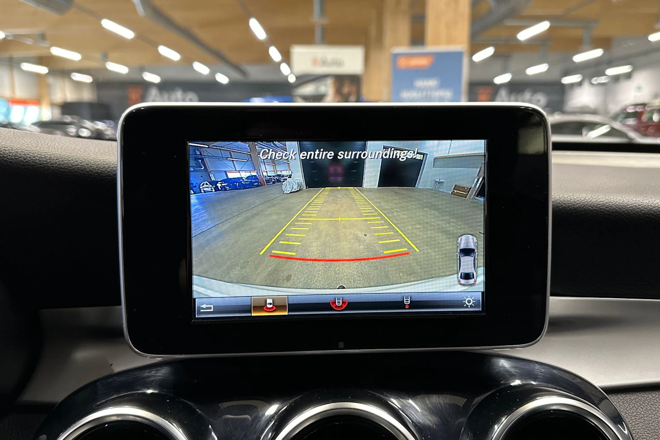 valkoinen Mercedes-Benz GLC 2018 kuva 15.