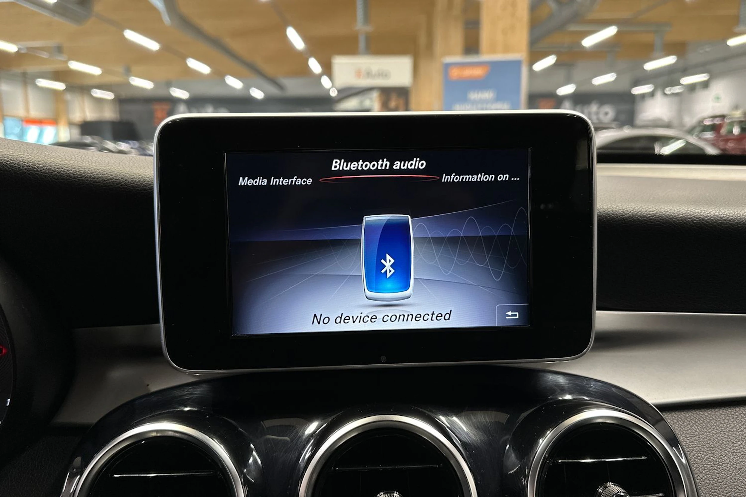 valkoinen Mercedes-Benz GLC 2018 kuva 16.