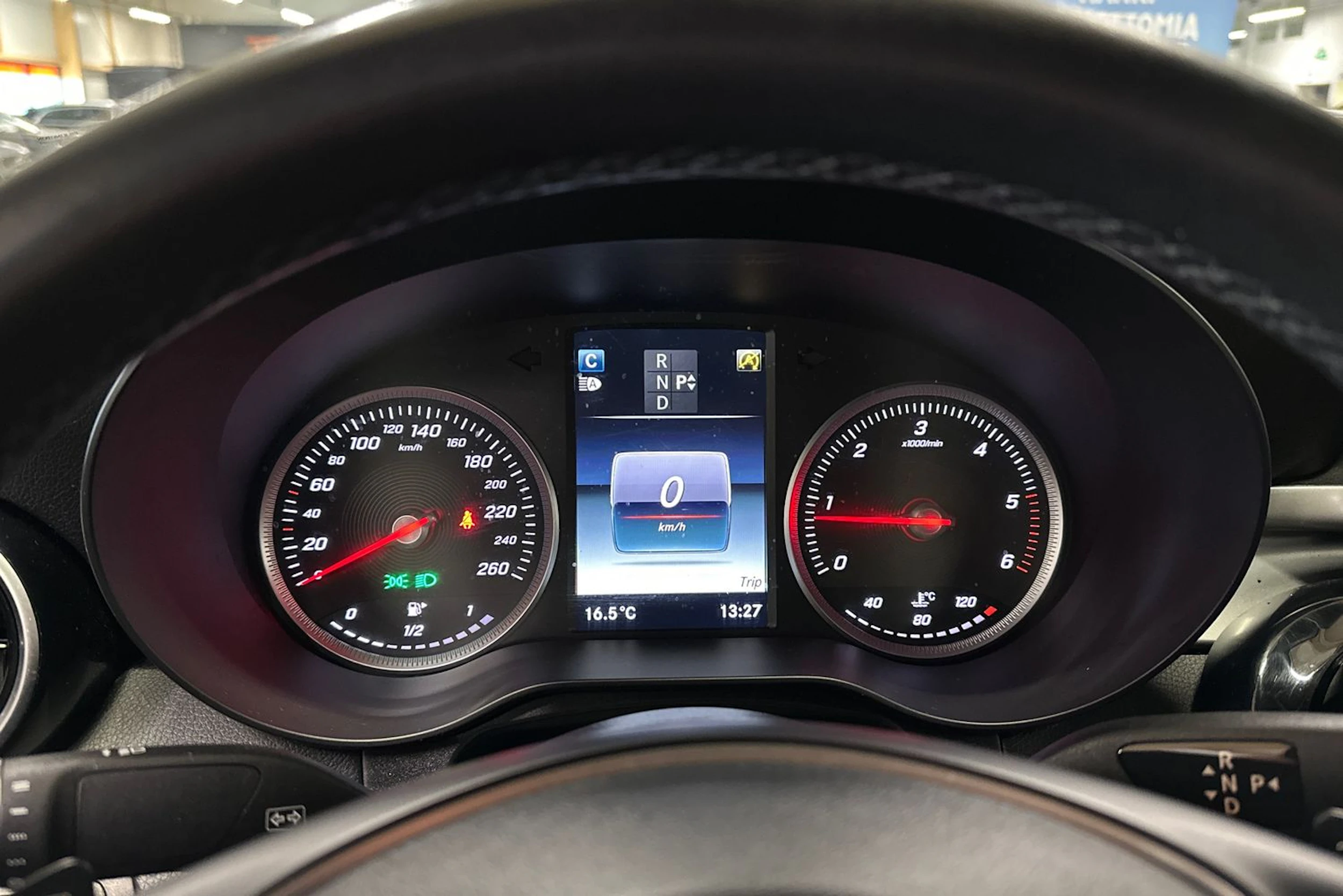 valkoinen Mercedes-Benz GLC 2018 kuva 19.